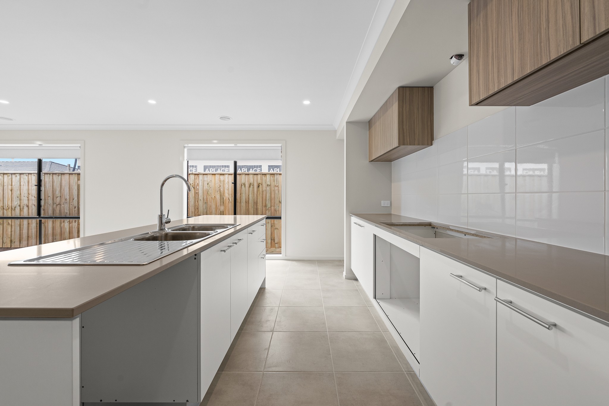 15 Golden Gate Drive, Clyde North, VIC 3978