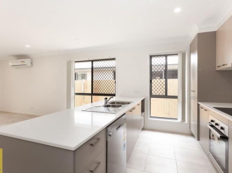 9 Niels Crescent, Park Ridge, QLD 4125