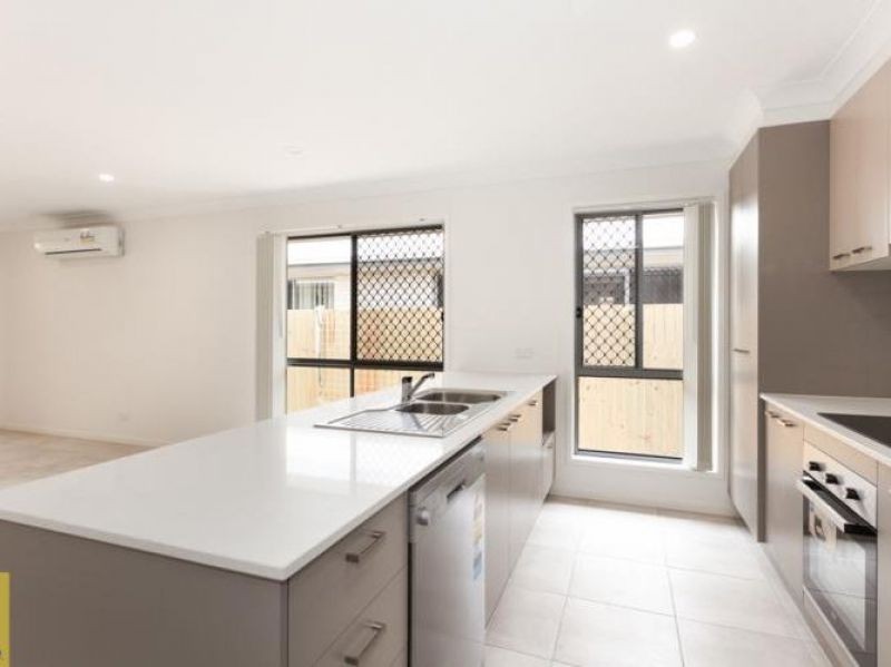 9 Niels Crescent, Park Ridge, QLD 4125