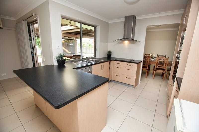 30 Briarwood Street, Carindale, QLD 4152