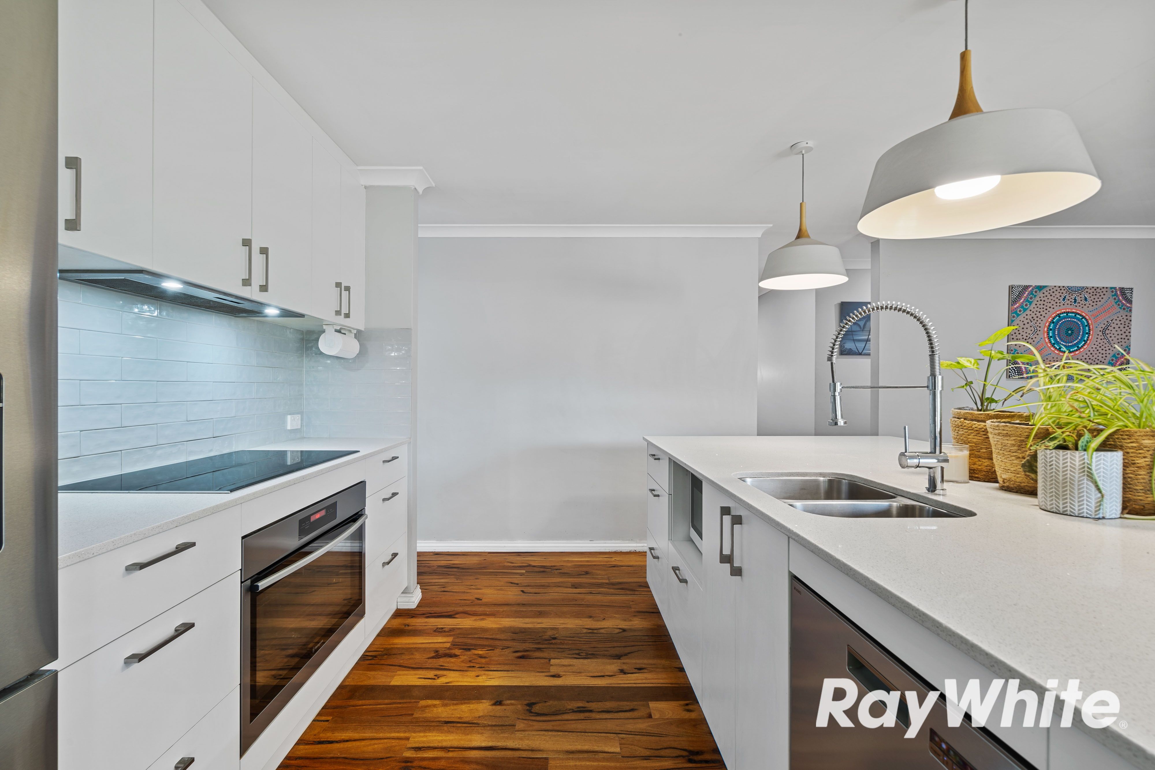 4 Silverton Crescent — photo 4 of 21