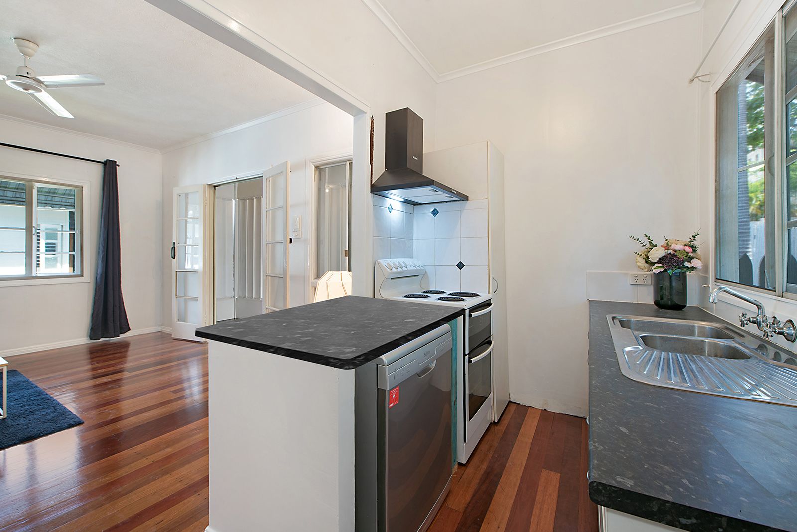 10a Corn Street, Holland Park West, QLD 4121