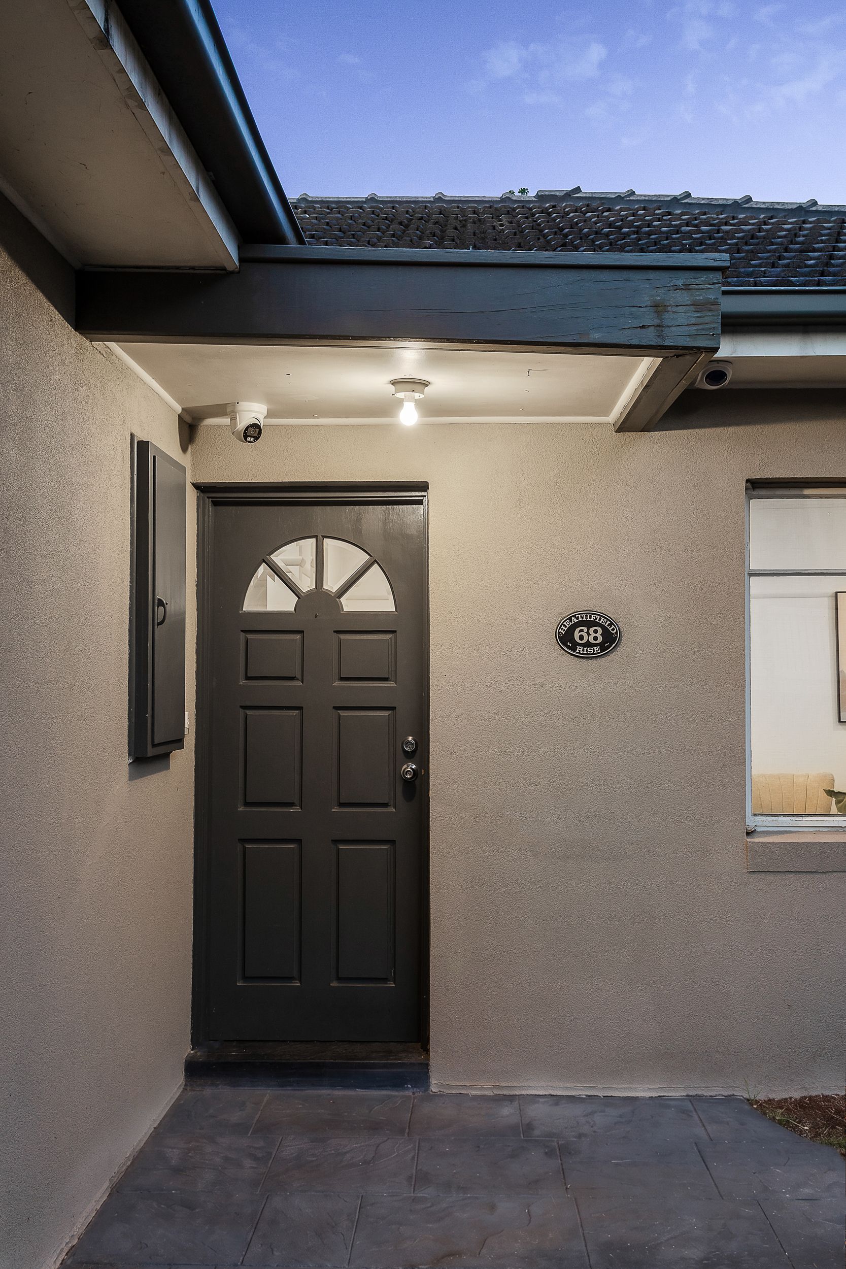 68 Heathfield Rise — photo 3 of 15