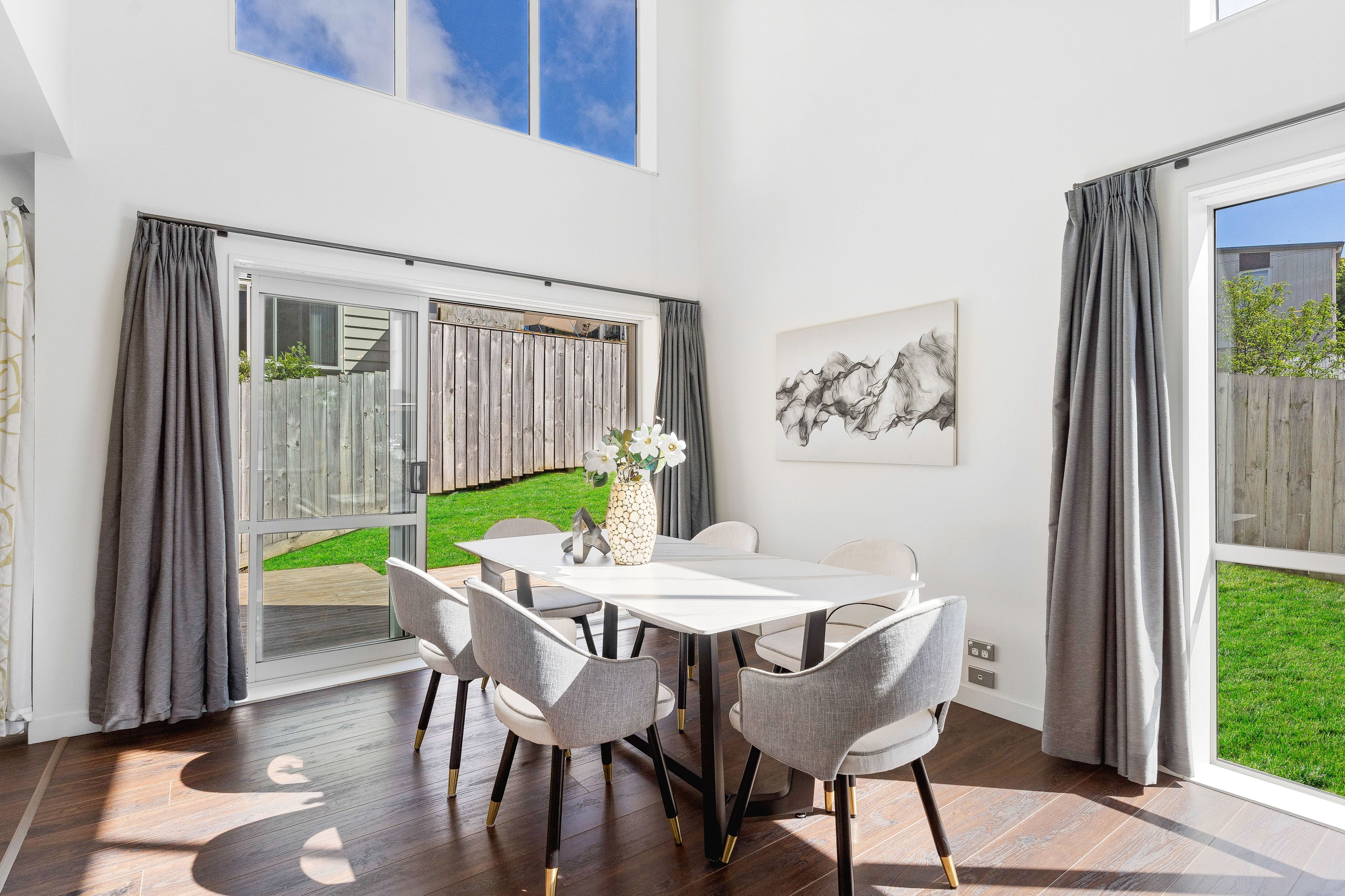 563D Glenfield Road, Glenfield, North Shore City 0629 Sold House