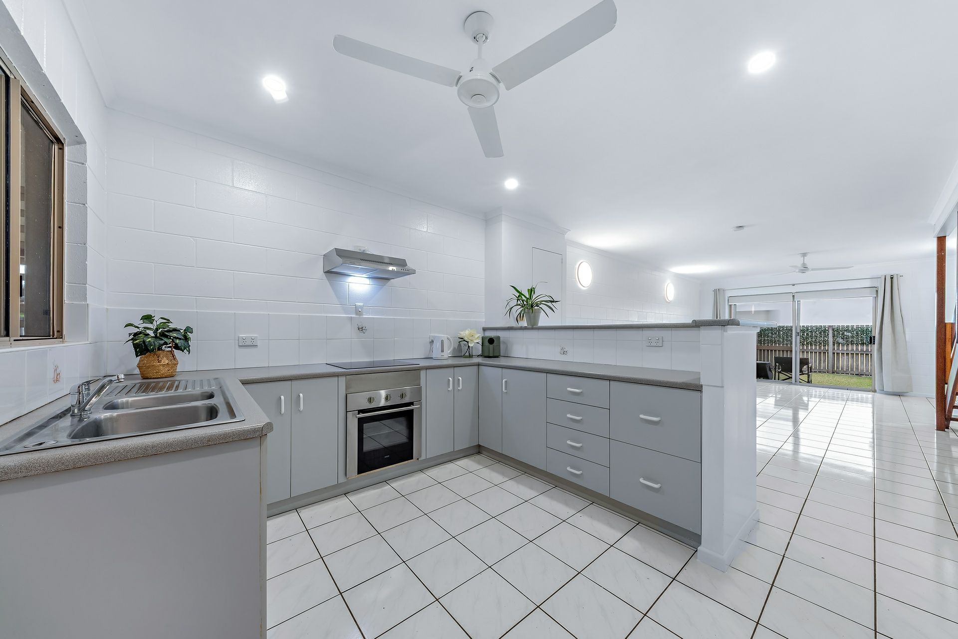 5/6 Gardenia Street — photo 3 of 11