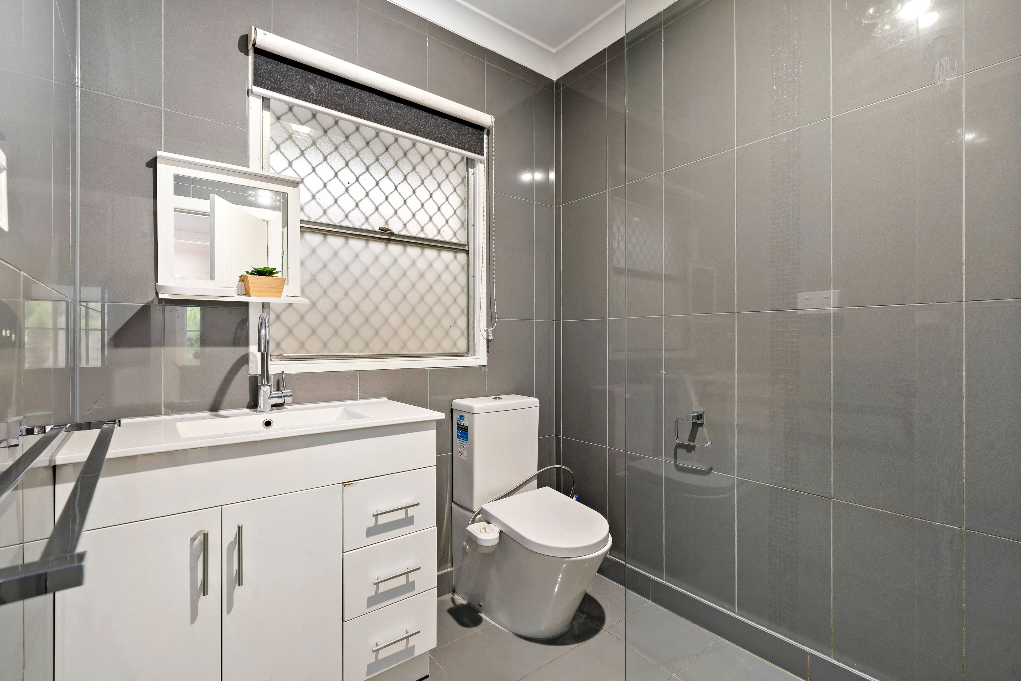 14 Elliott Avenue — photo 10 of 12