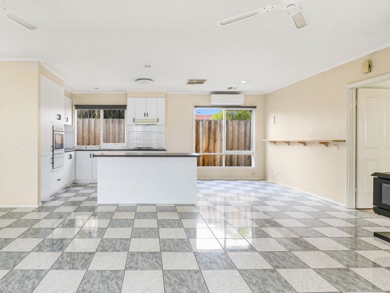 11 Honeypot Close, Knoxfield, VIC 3180