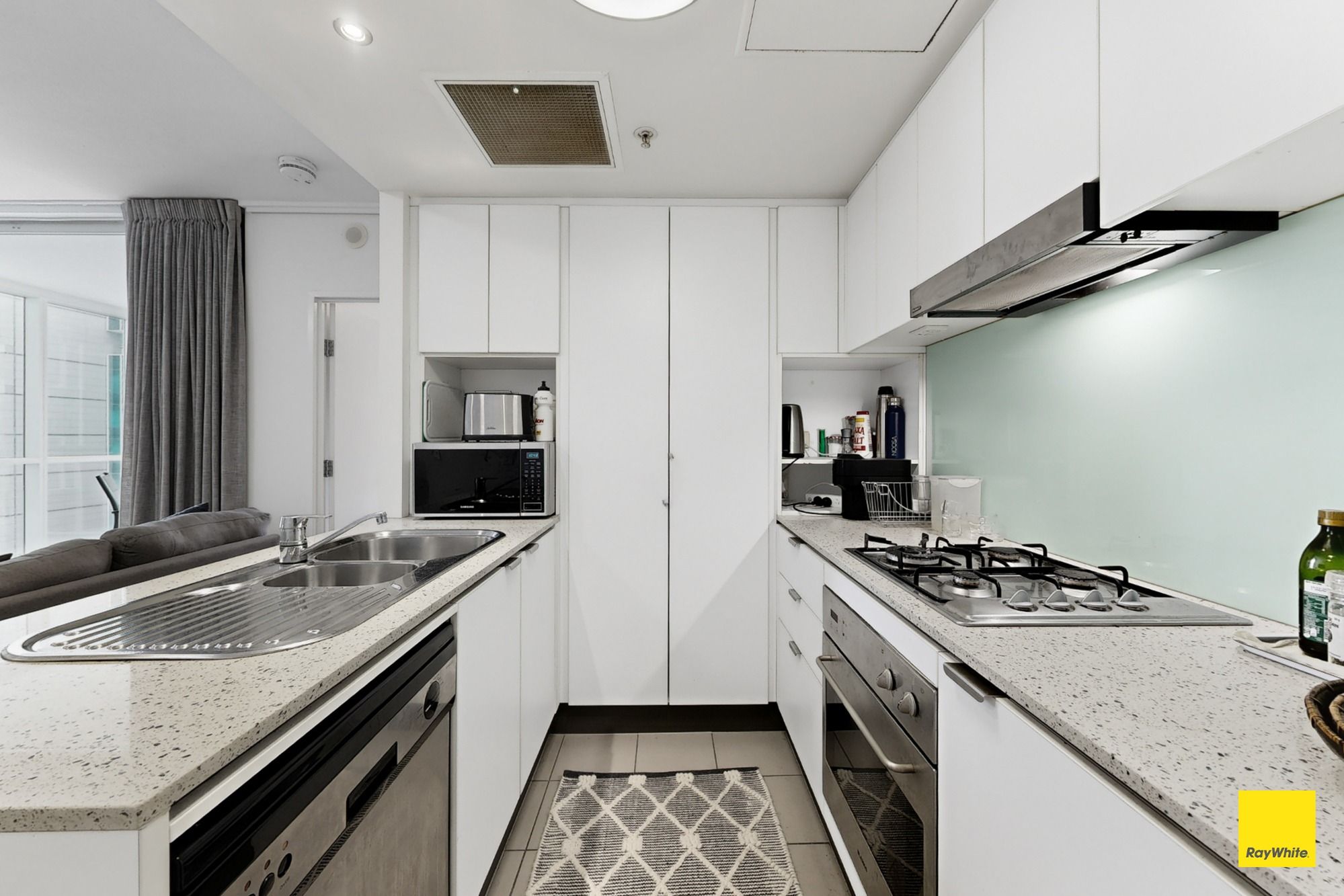 2011/108 Albert Street — photo 6 of 15