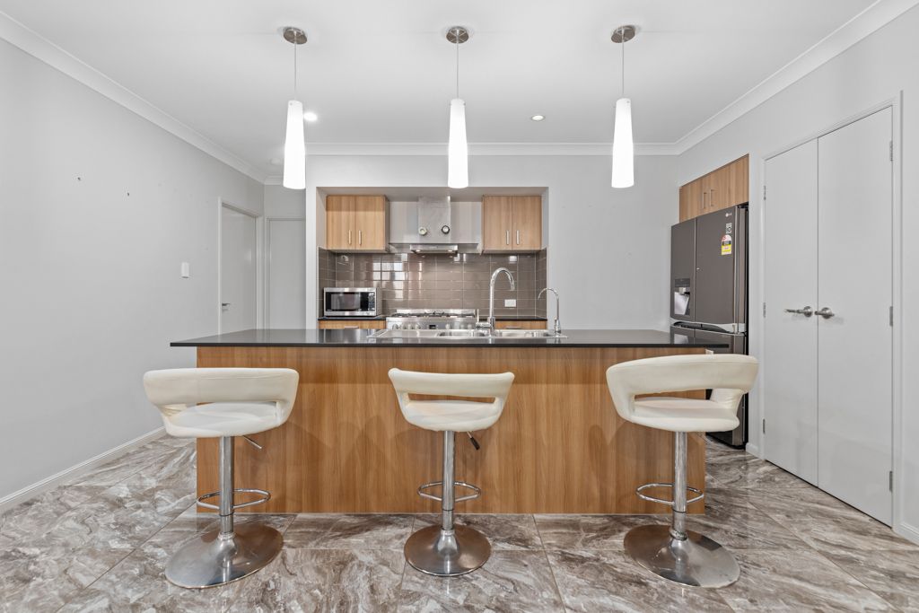 25 Ridge Street — photo 3 of 27