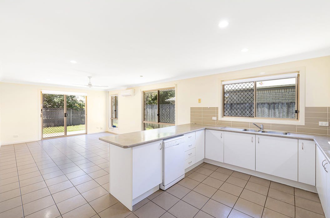 8 Tuckeroo Place, Sunnybank Hills, QLD 4109