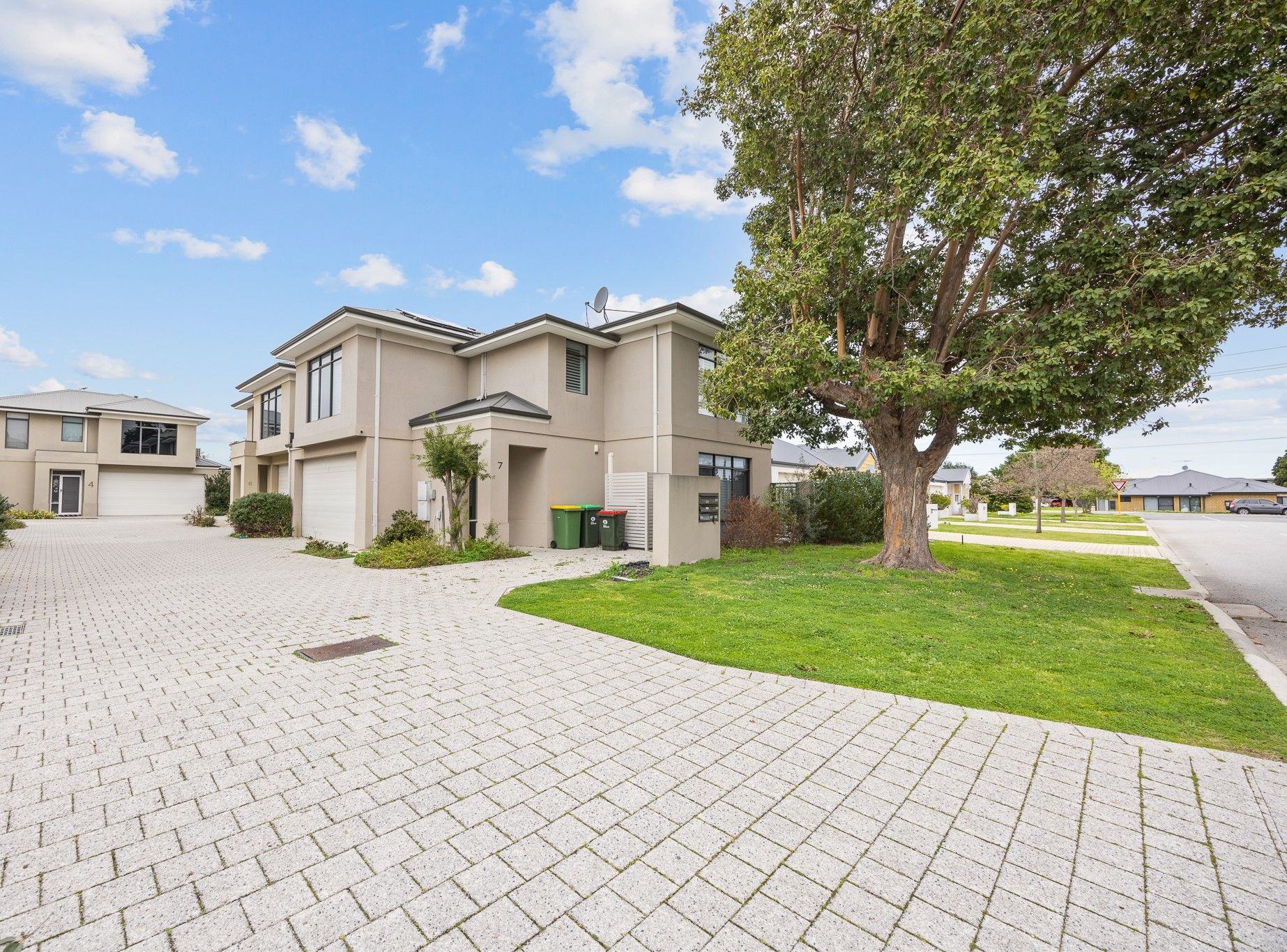8 Raleigh Street, Belmont WA 6104