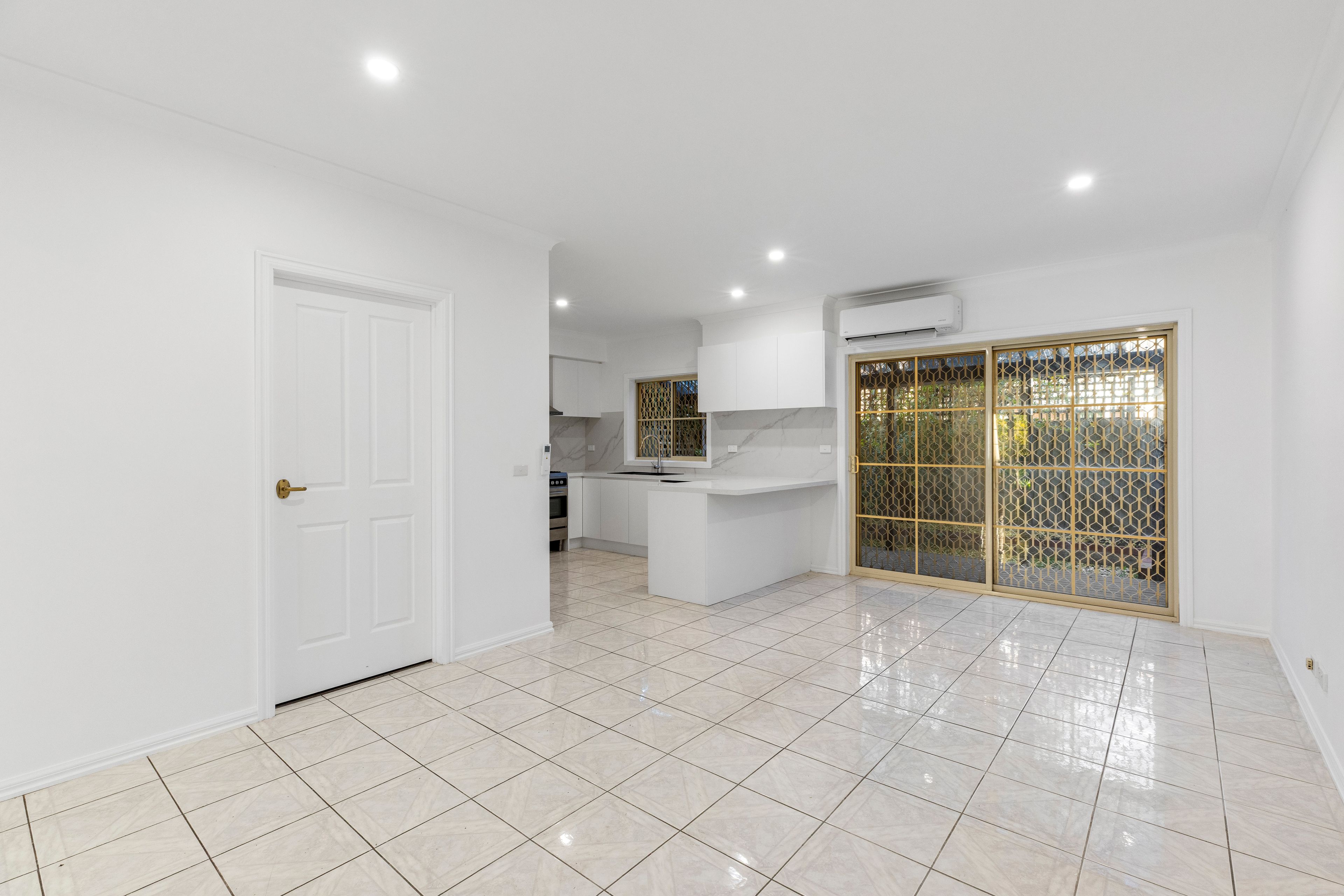 9 Jezabeel Court — photo 4 of 10