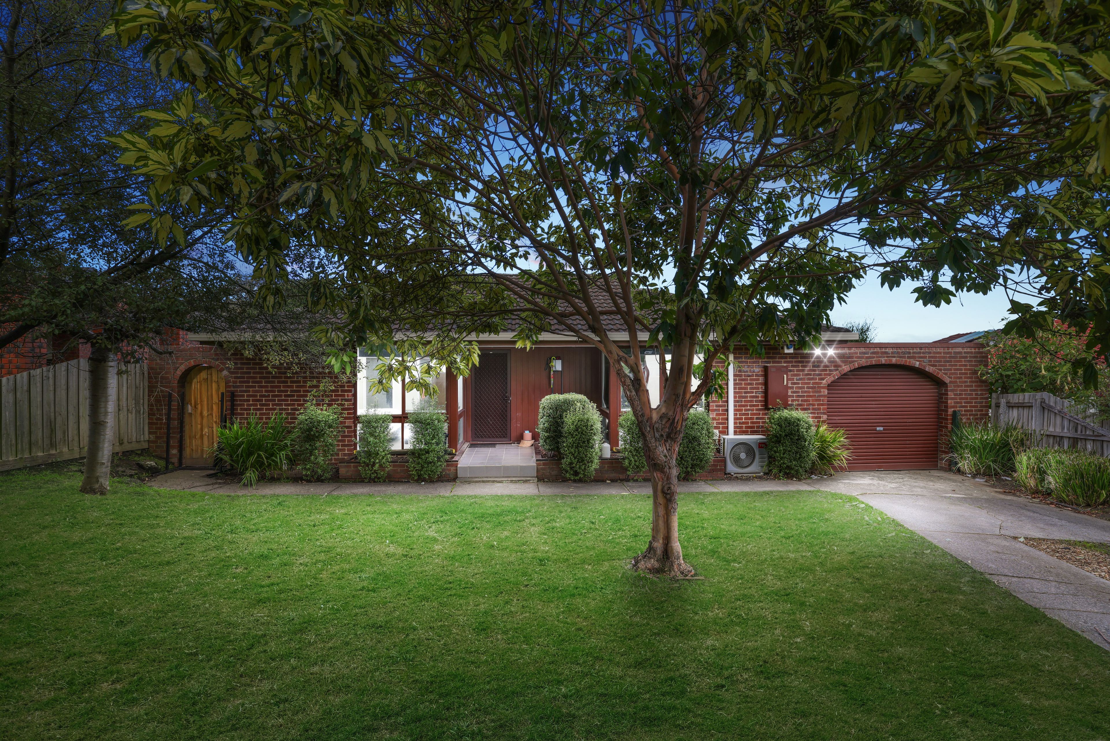 8 Courtney Square, Wantirna VIC 3152