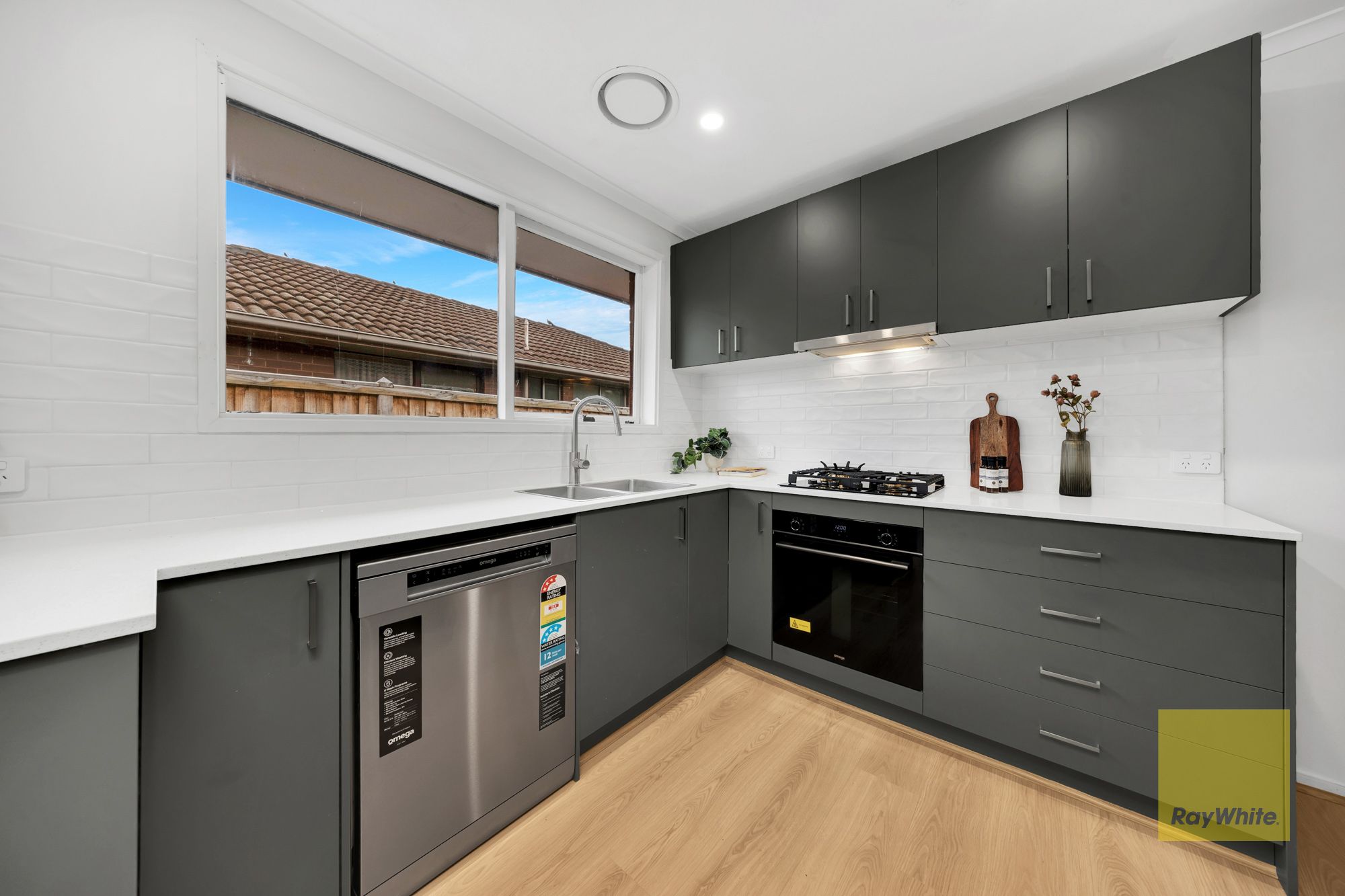 91 Cambridge Crescent — photo 8 of 19