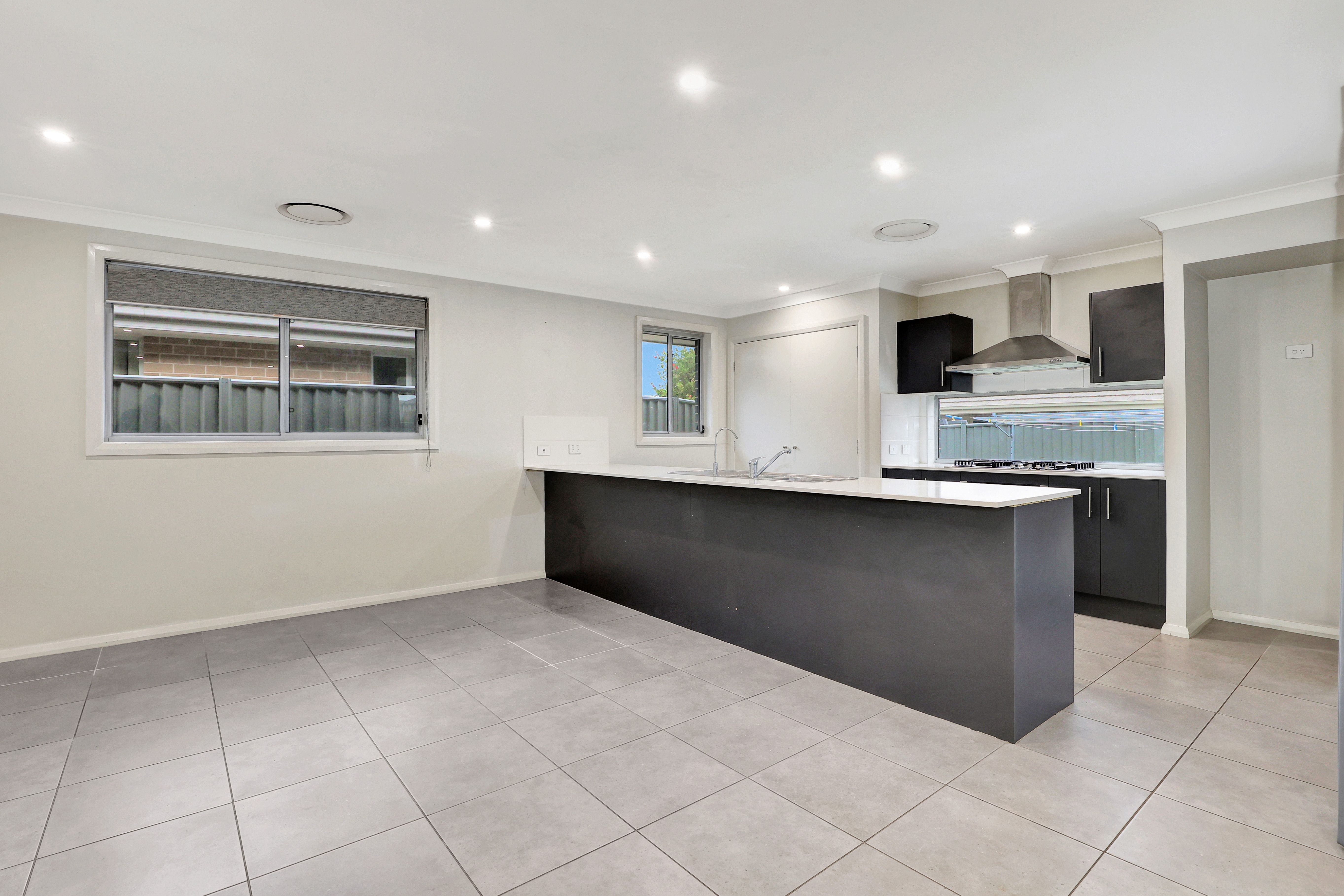 48 Armoury Road, JORDAN SPRINGS, NSW 2747