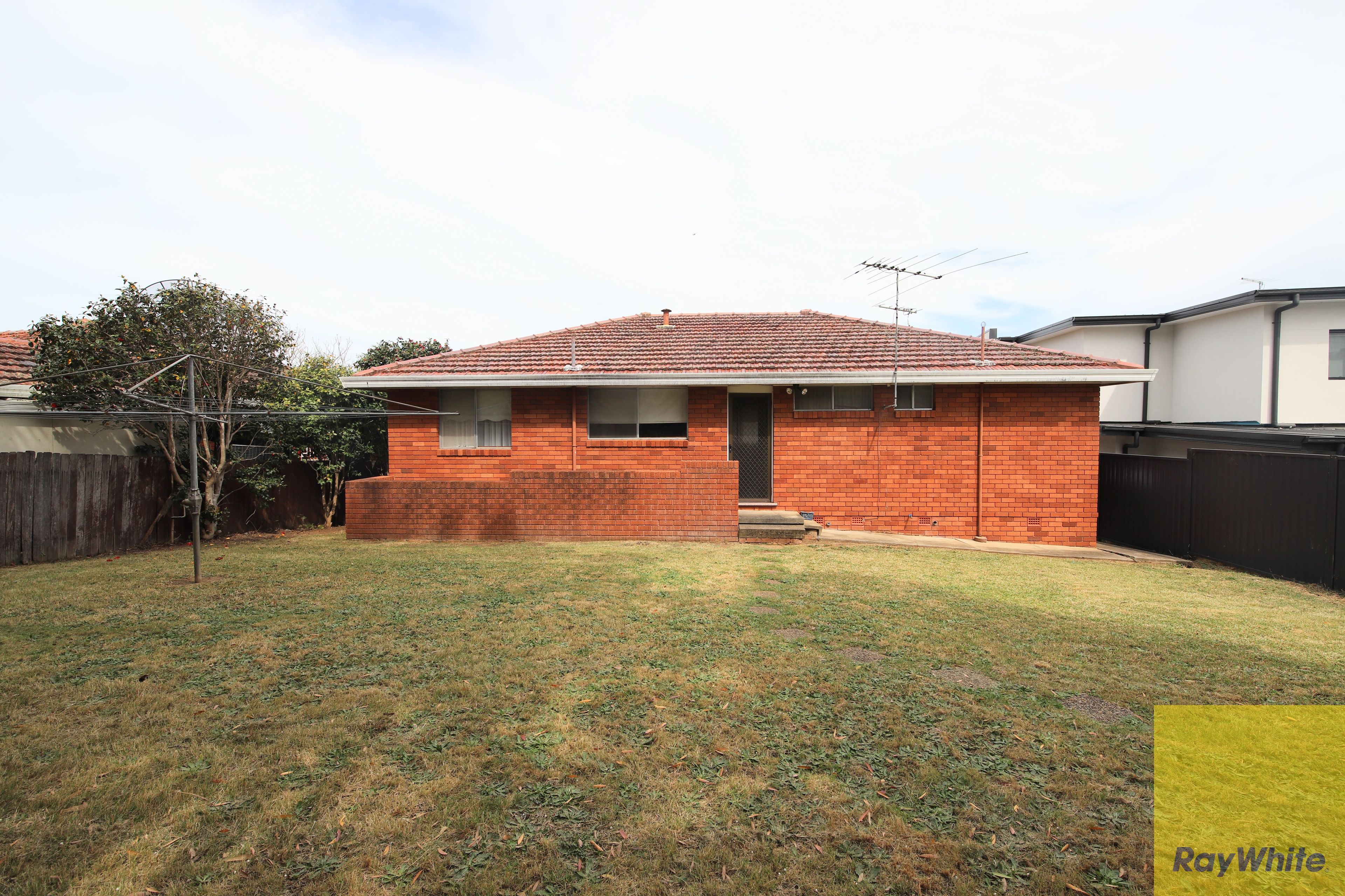 14 Donington Avenue — photo 11 of 11
