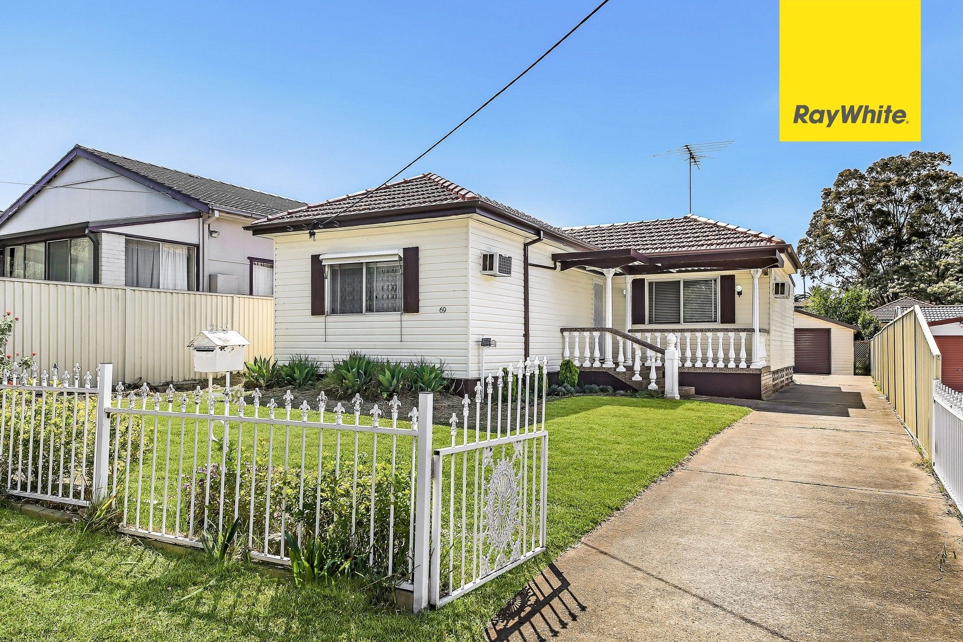 69 Sarsfield Street