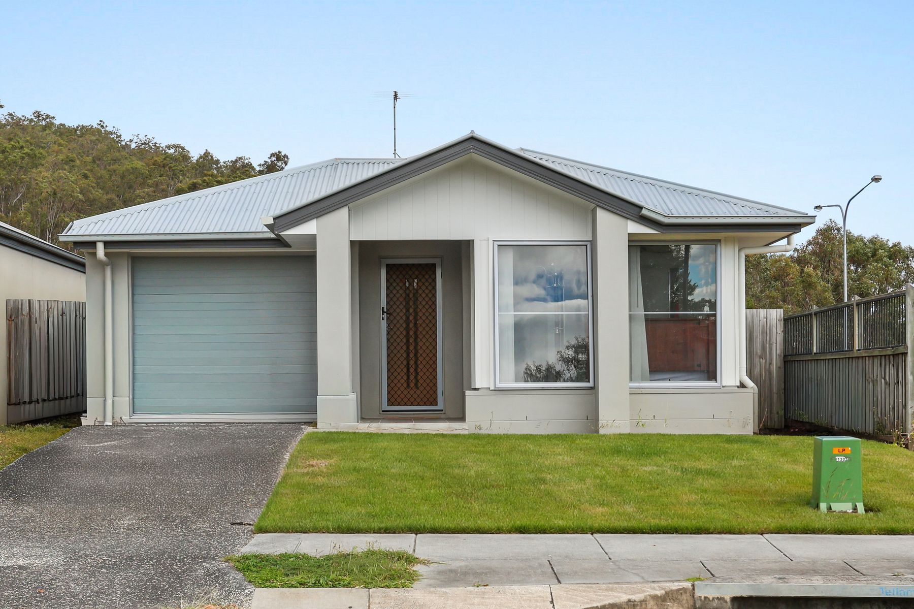 27 Cordeaux Crescent — photo 3 of 19