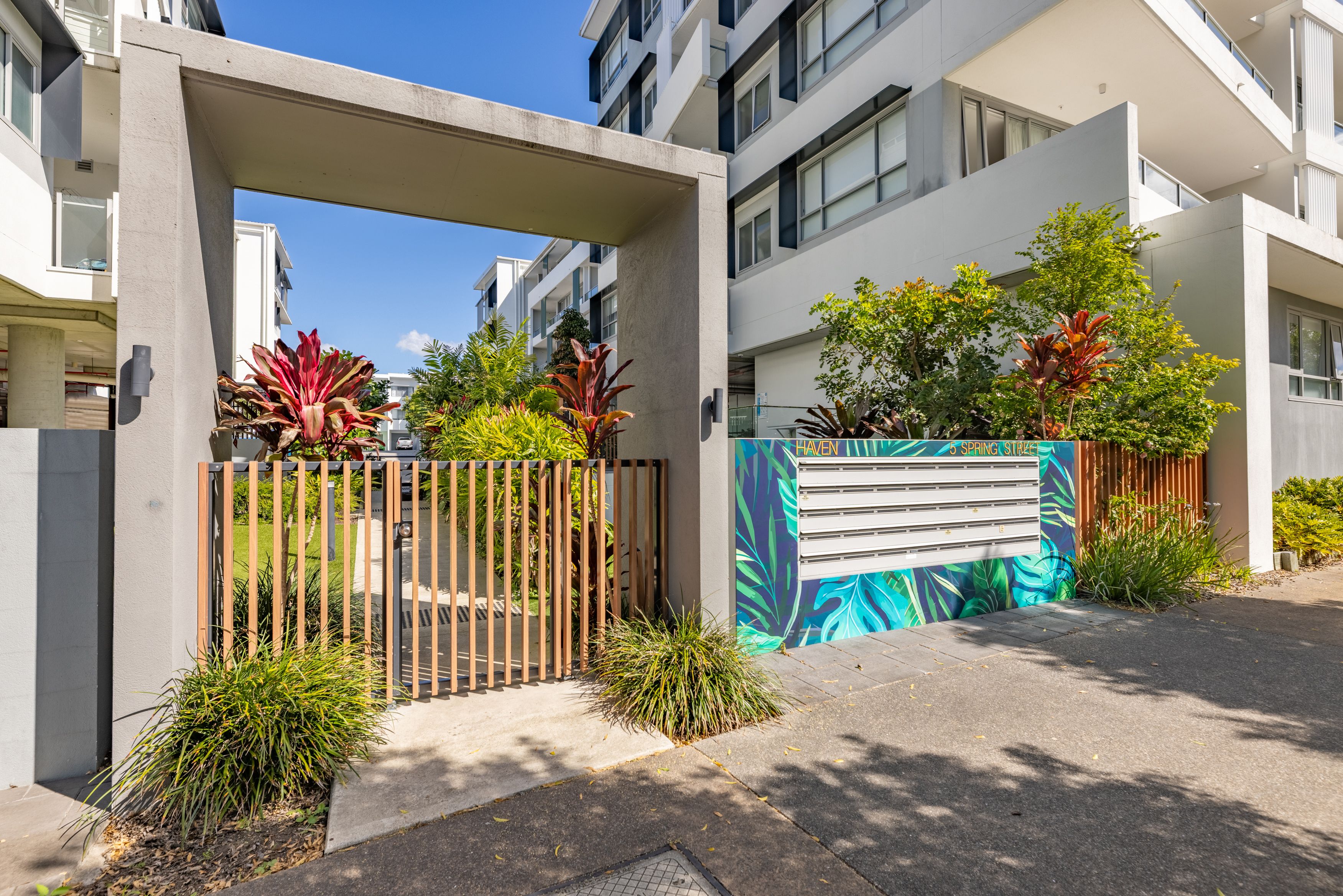 204/5 Spring Street — photo 12 of 16