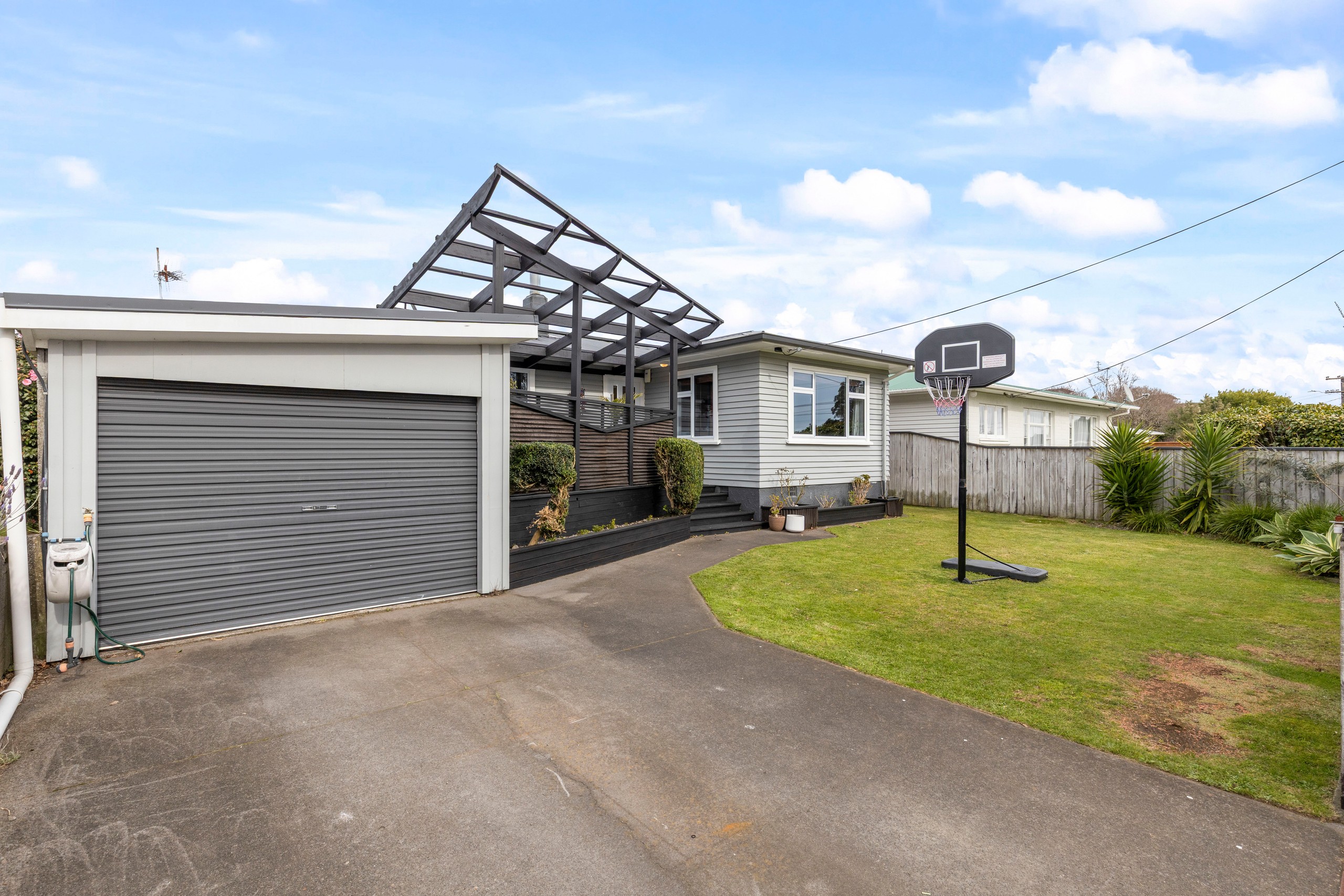 8 Woodleigh Street, Frankleigh Park, New Plymouth District