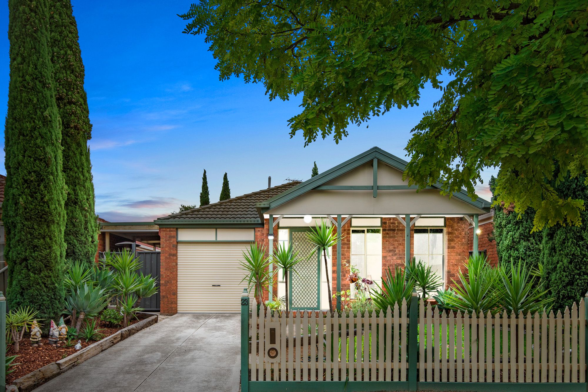23 Maclarens Close, MANOR LAKES, VIC 3024