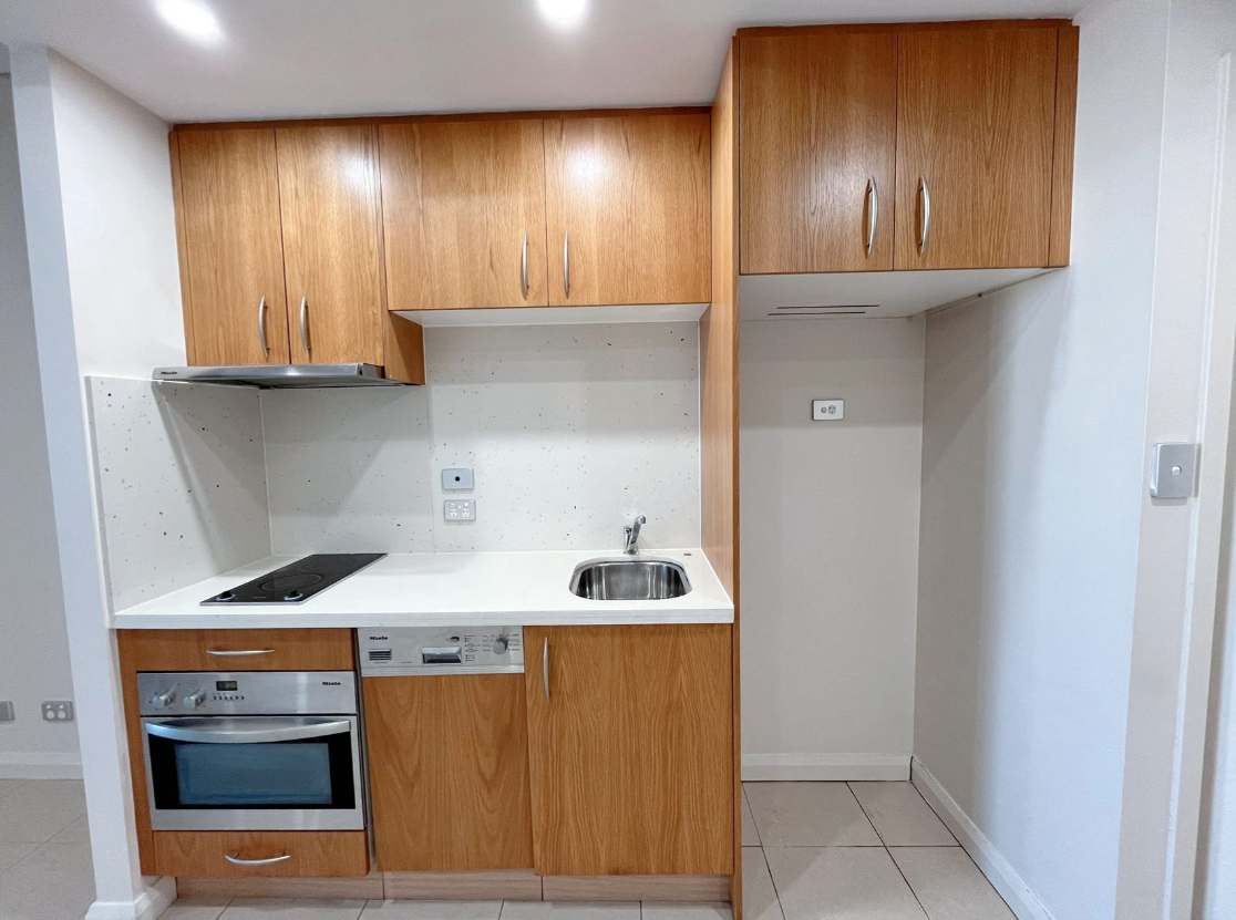 4201a/93 Liverpool Street — photo 4 of 12