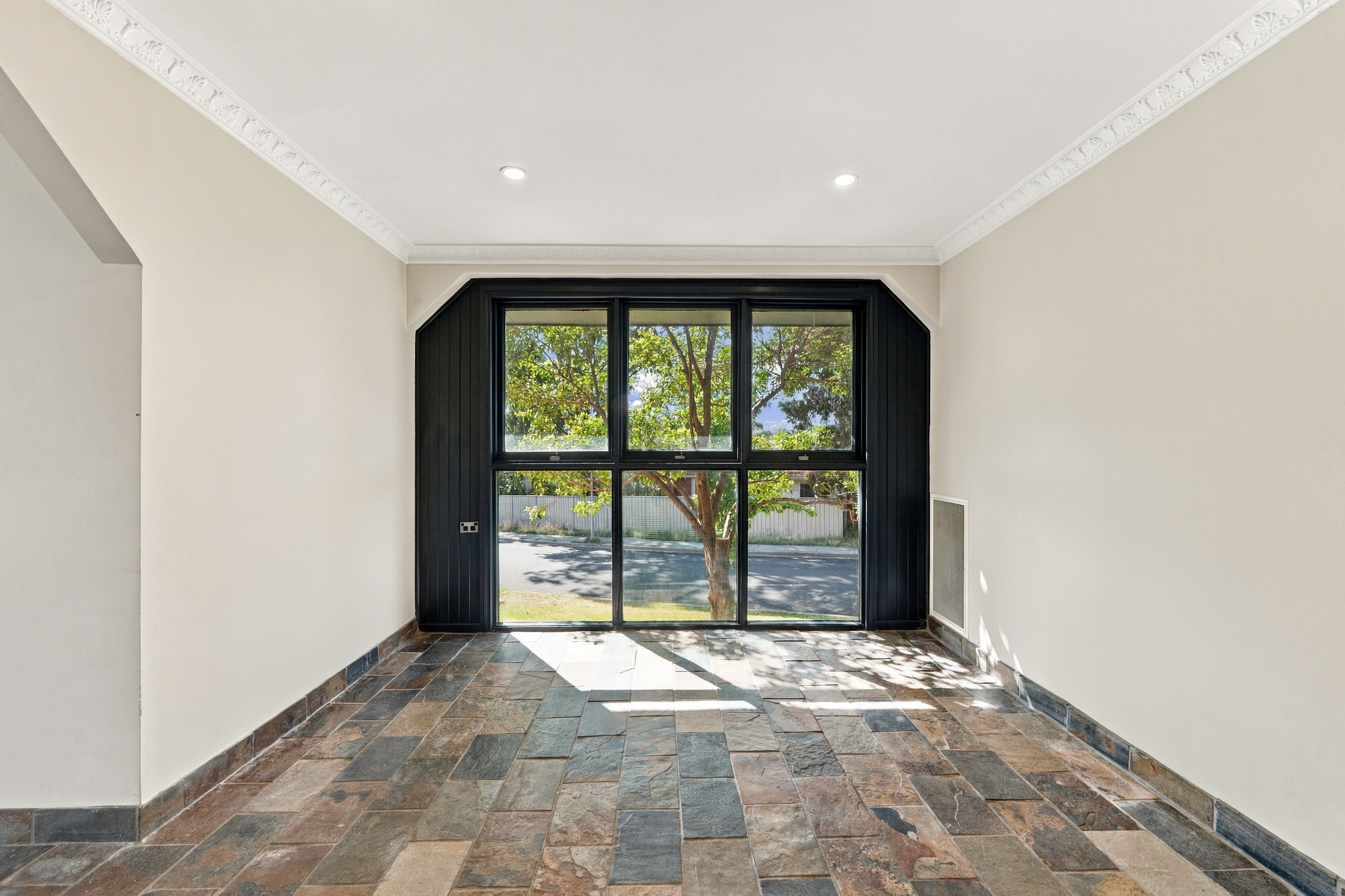 31 Waratah Street — photo 7 of 23