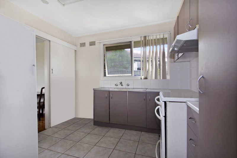 1 Hadrian Avenue — photo 3 of 5