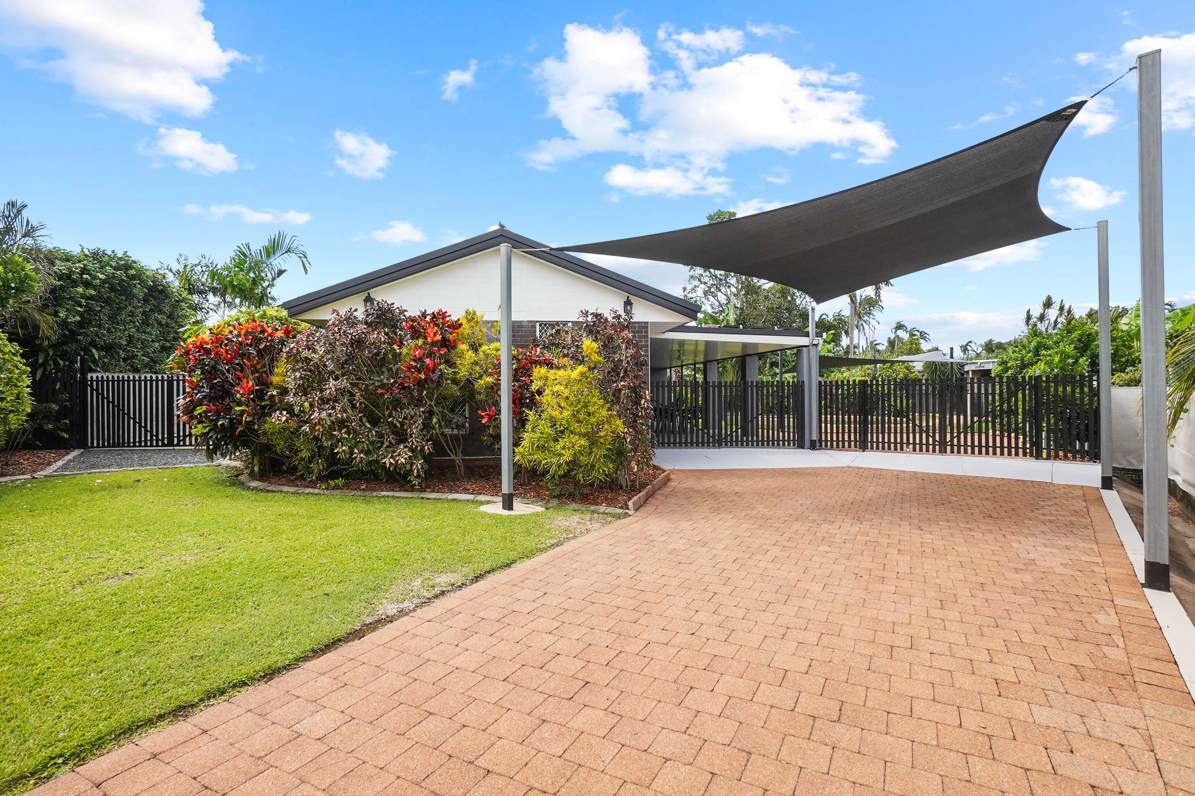 10 Edgeview Court