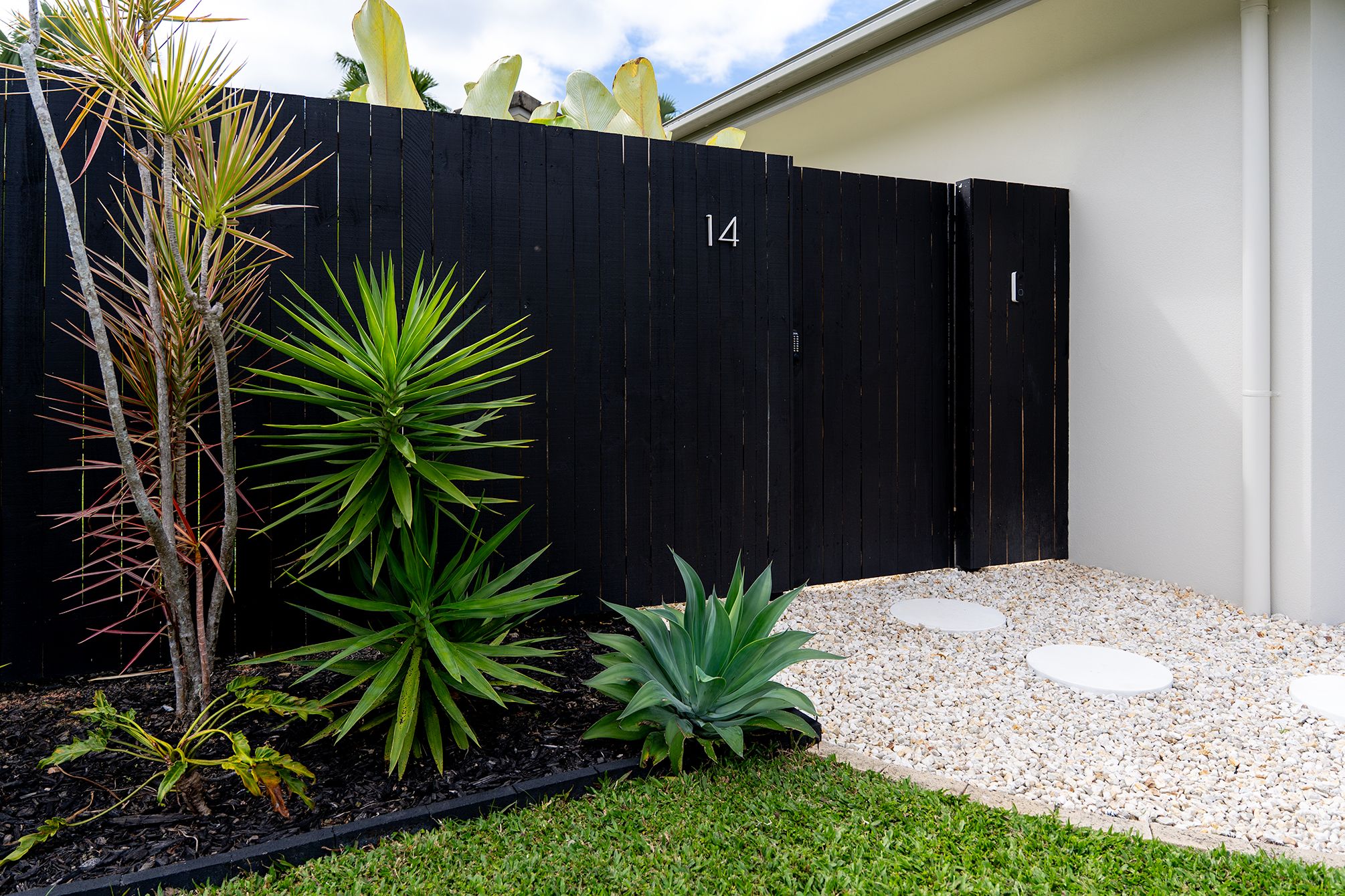 14/1-11 Paradise Palms Drive — photo 15 of 21