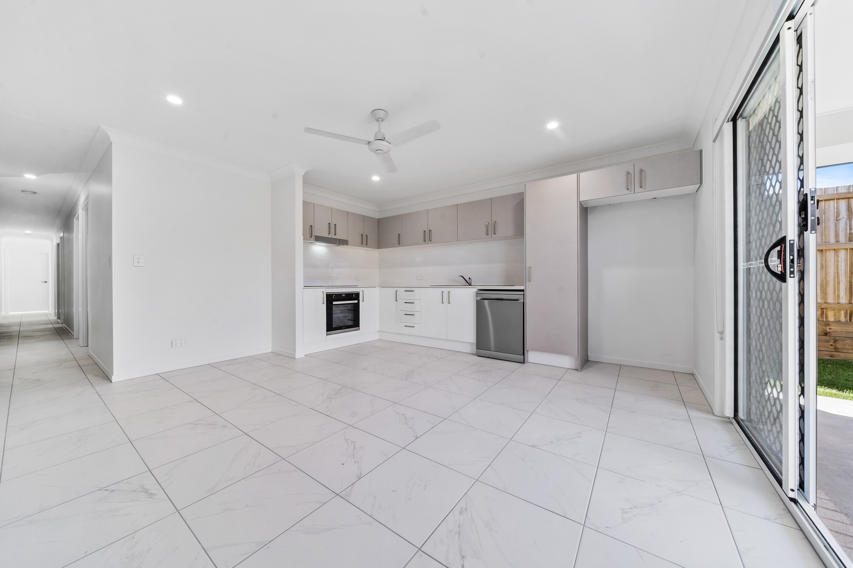 1/16 Royal Street, Park Ridge, QLD 4125