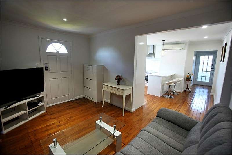 12a Denyer Place photo 2