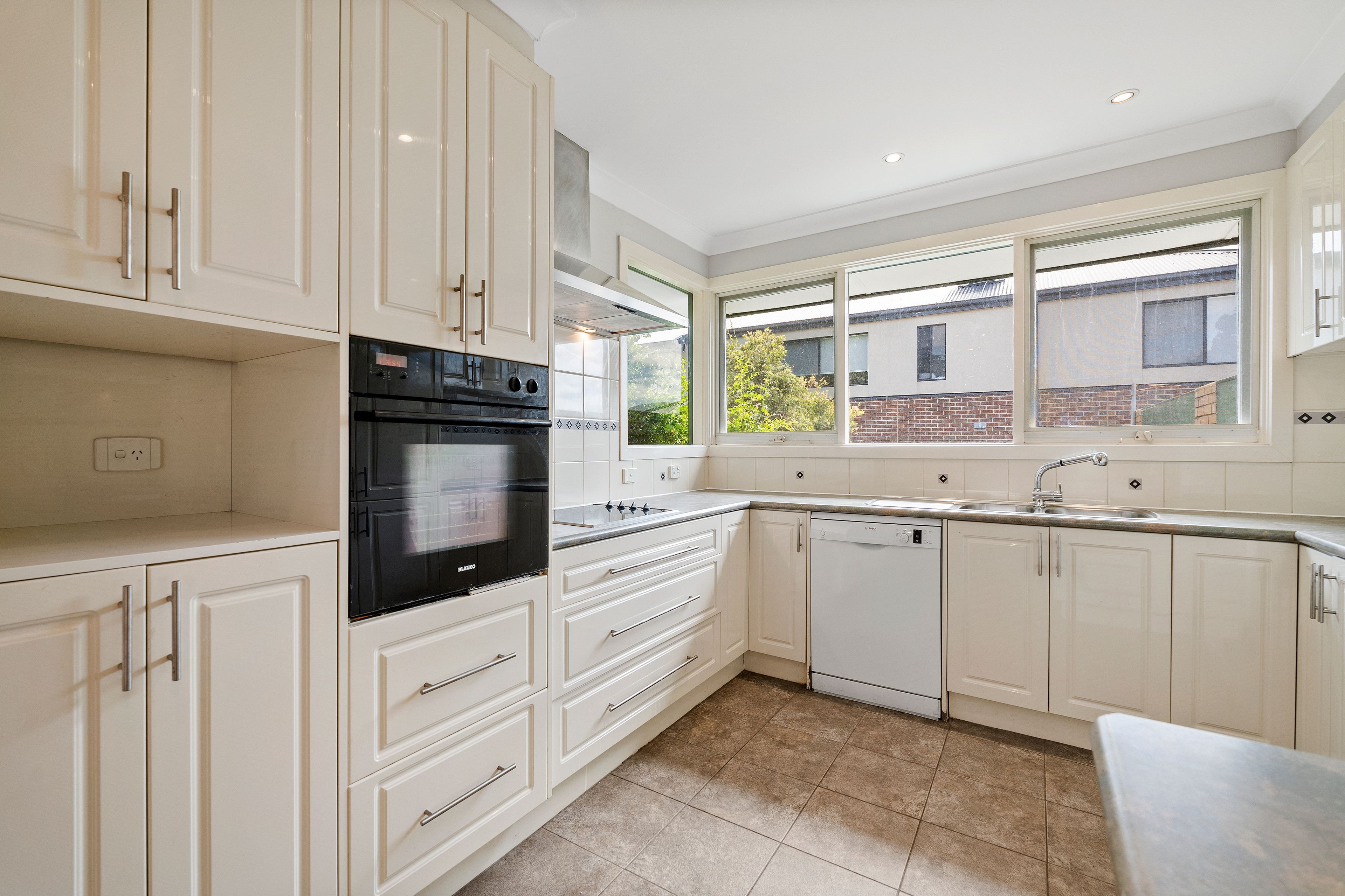 8 Rawlings Avenue, Ferntree Gully, VIC 3156