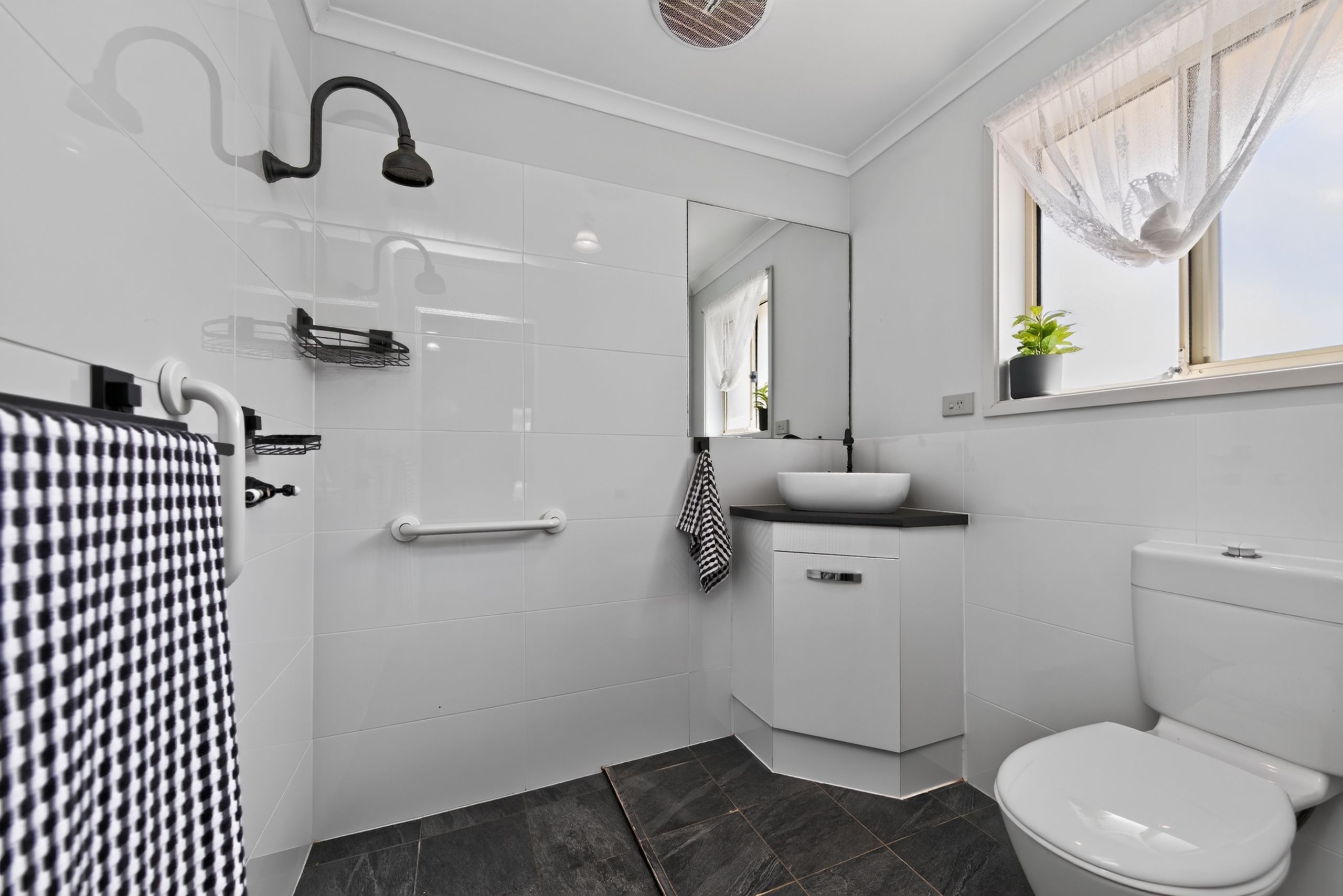 25 Camelot Drive — photo 4 of 21