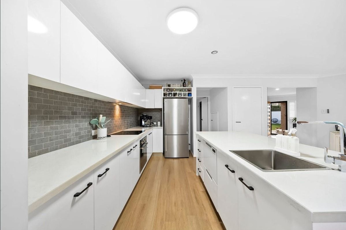 8 Resi Drive — photo 3 of 10