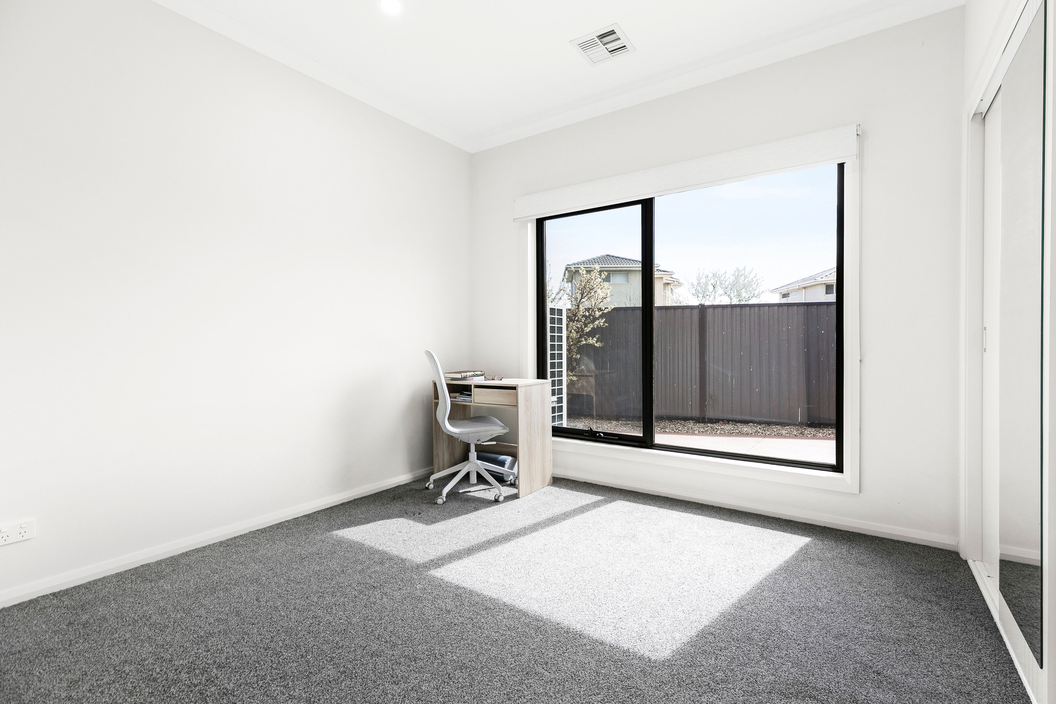 27 Parish Court — photo 13 of 16