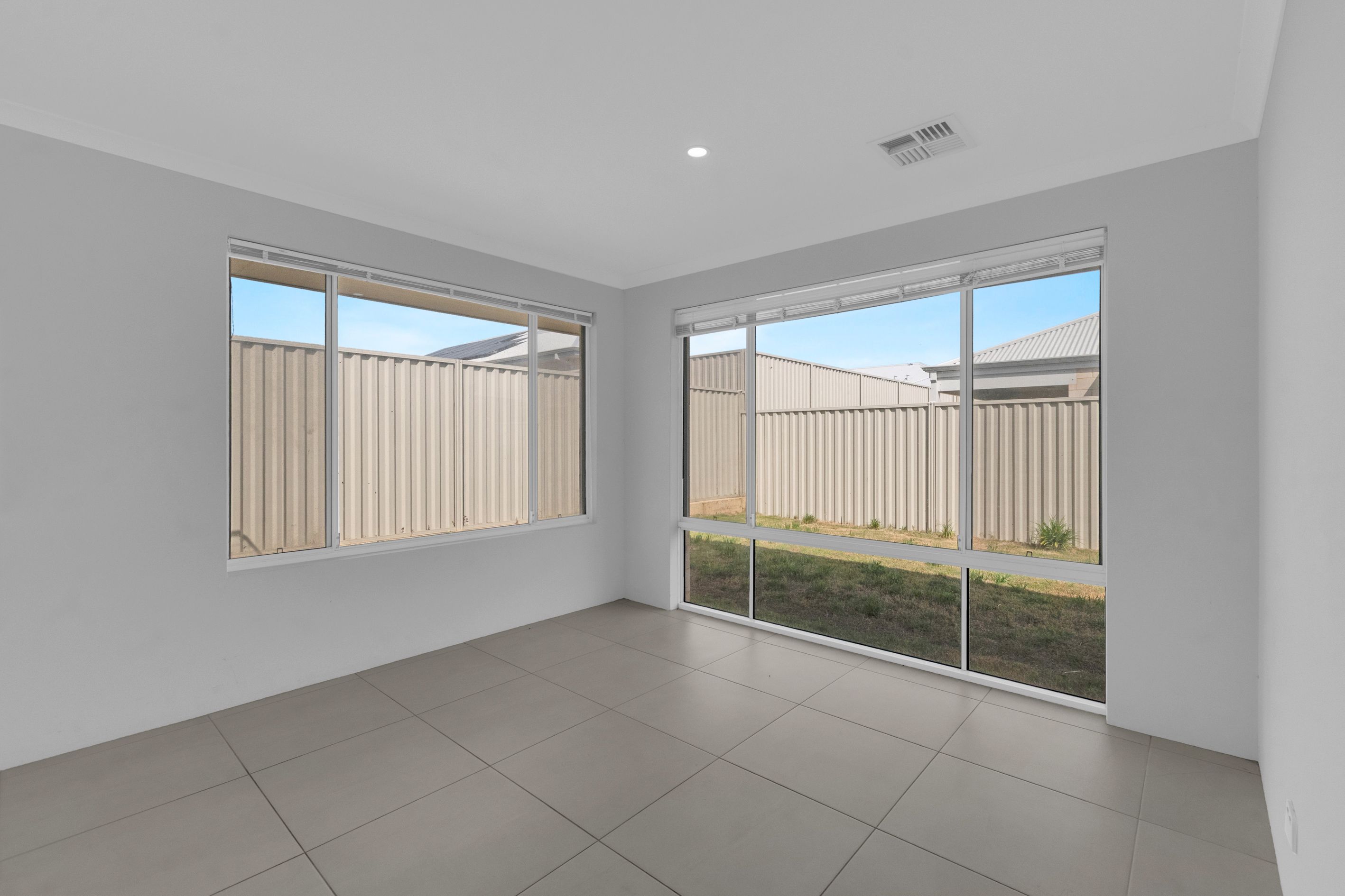 33 Golden Bay Drive — photo 5 of 18