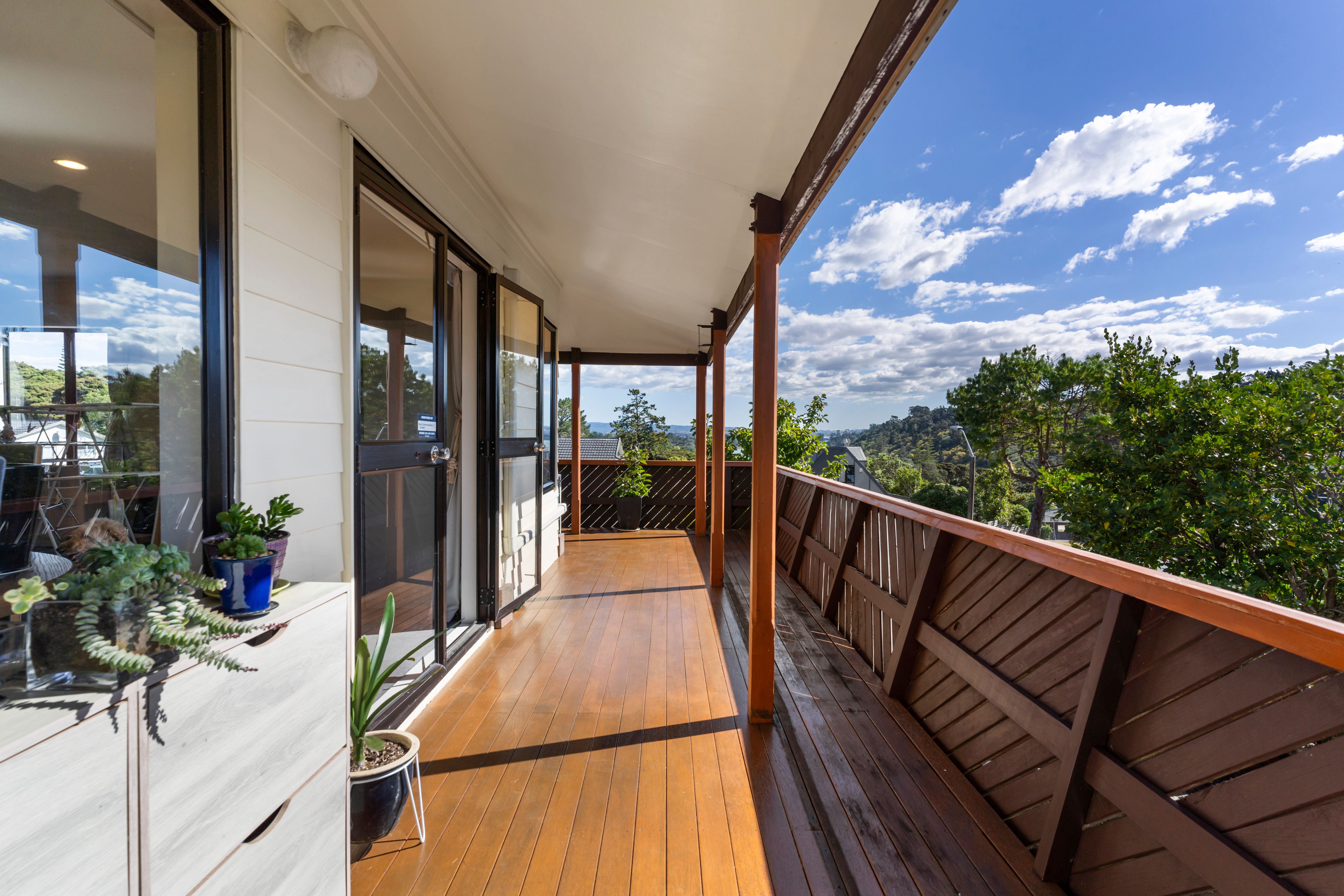 17 Hale Crescent, Bayview, North Shore City