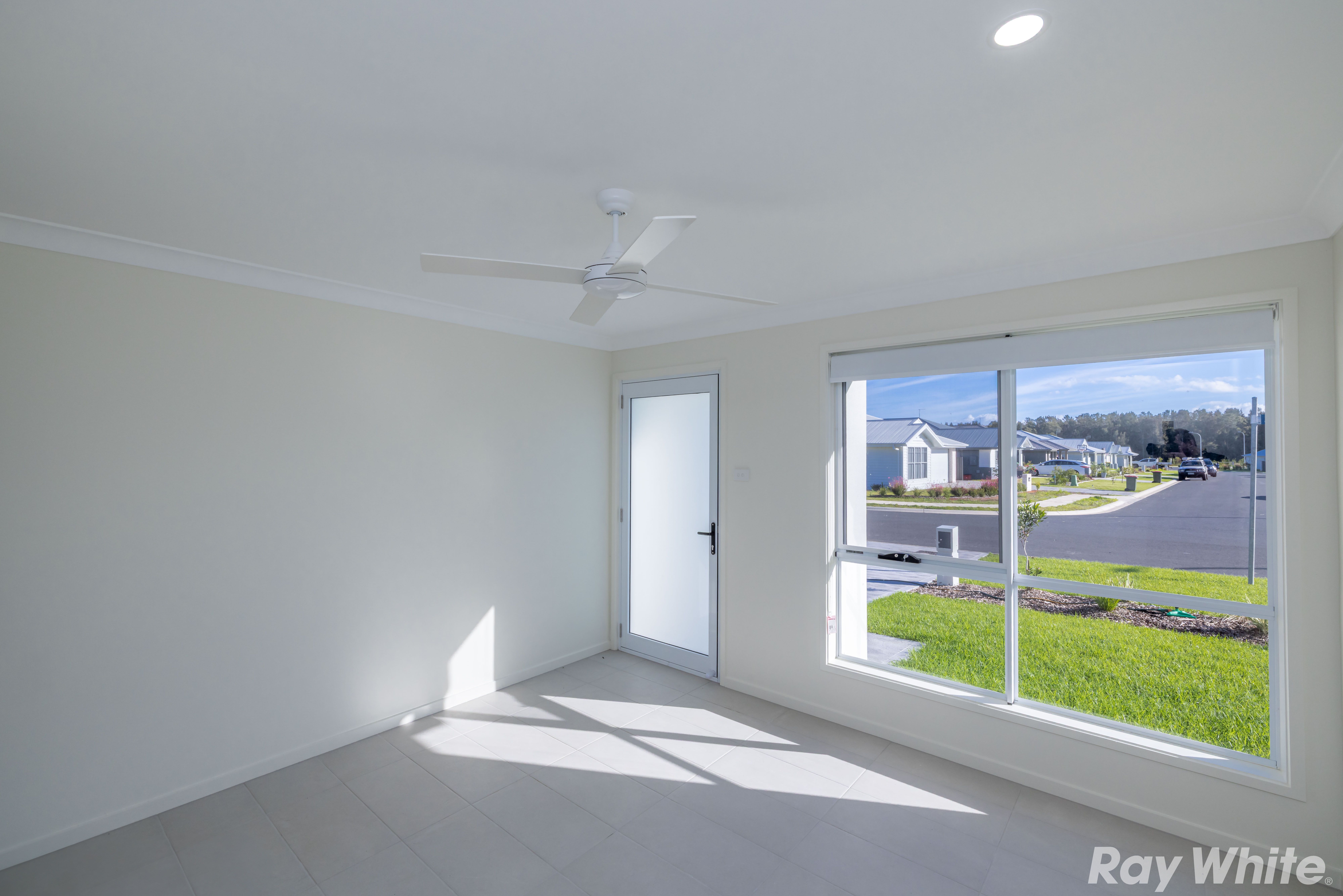 1/46 Iluka Boulevard — photo 3 of 14