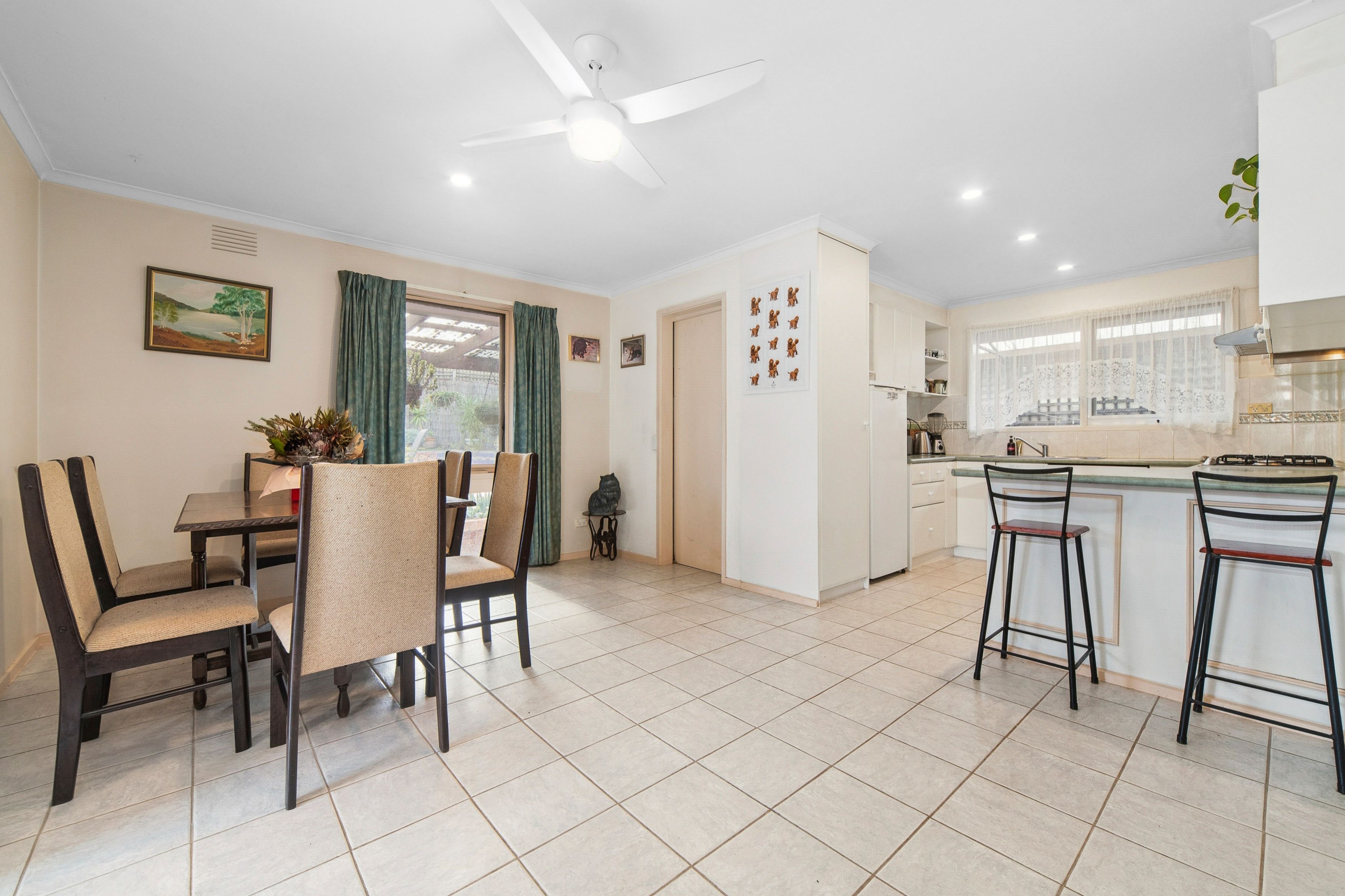 19 Dunsterville Crescent — photo 5 of 17