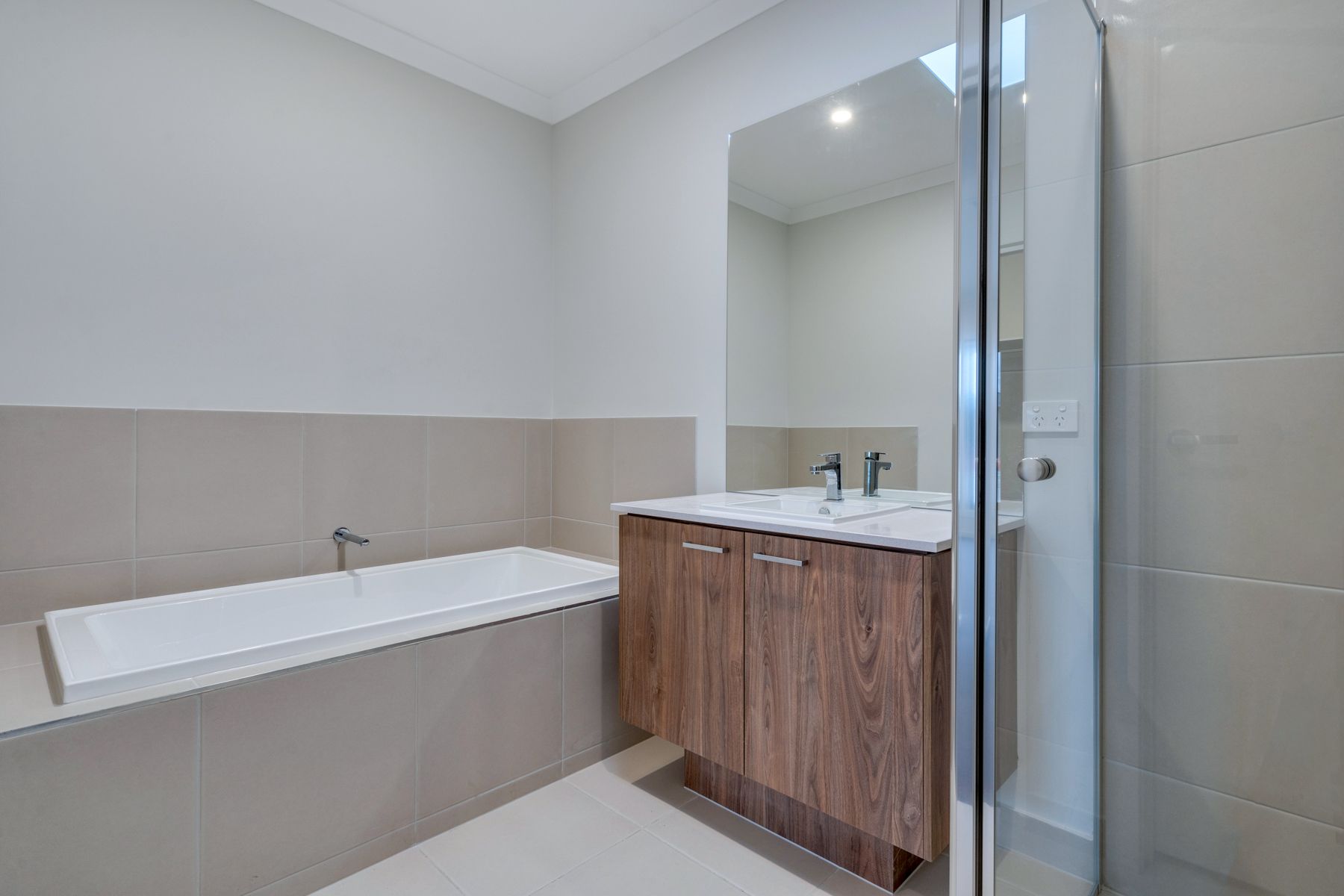 82 Molesworth Crescent — photo 17 of 21