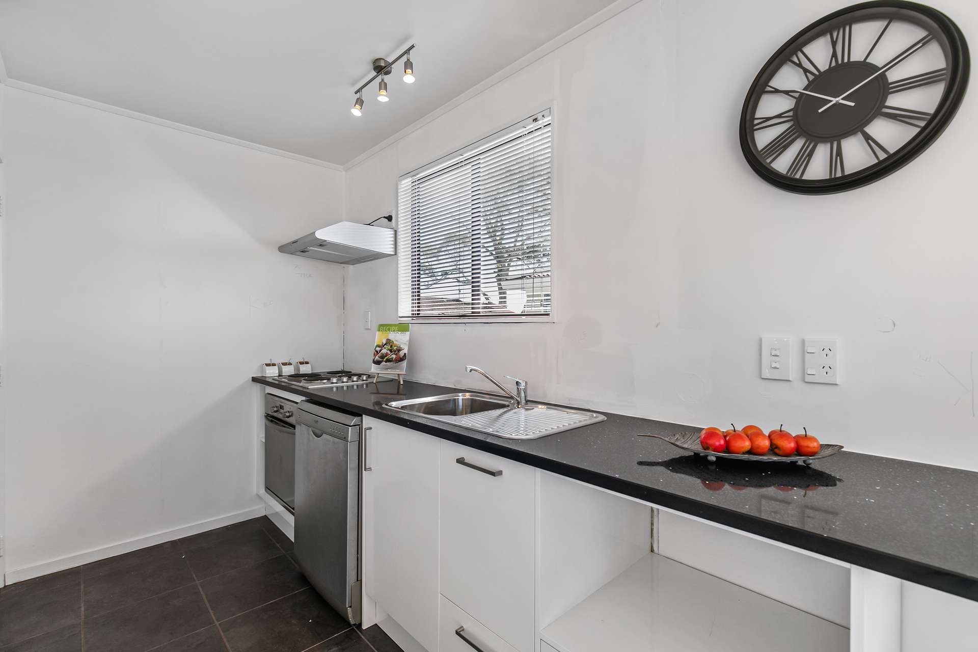 1/32 Coombe Avenue photo 8