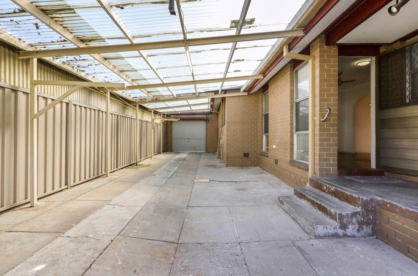 27 Morrison Crescent — photo 8 of 11
