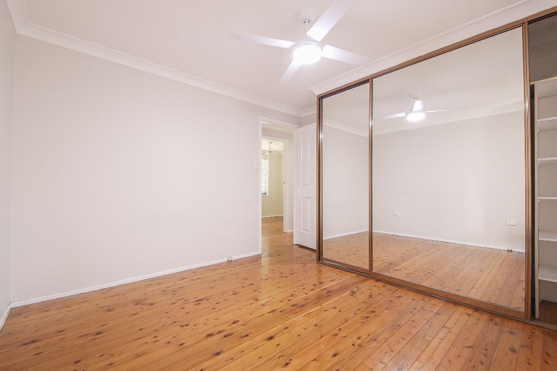 4 Cleeve Place, Cambridge Gardens, NSW