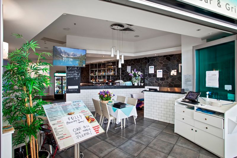 commercial-retail-property-sold-labrador-qld-6-300-marine-parade