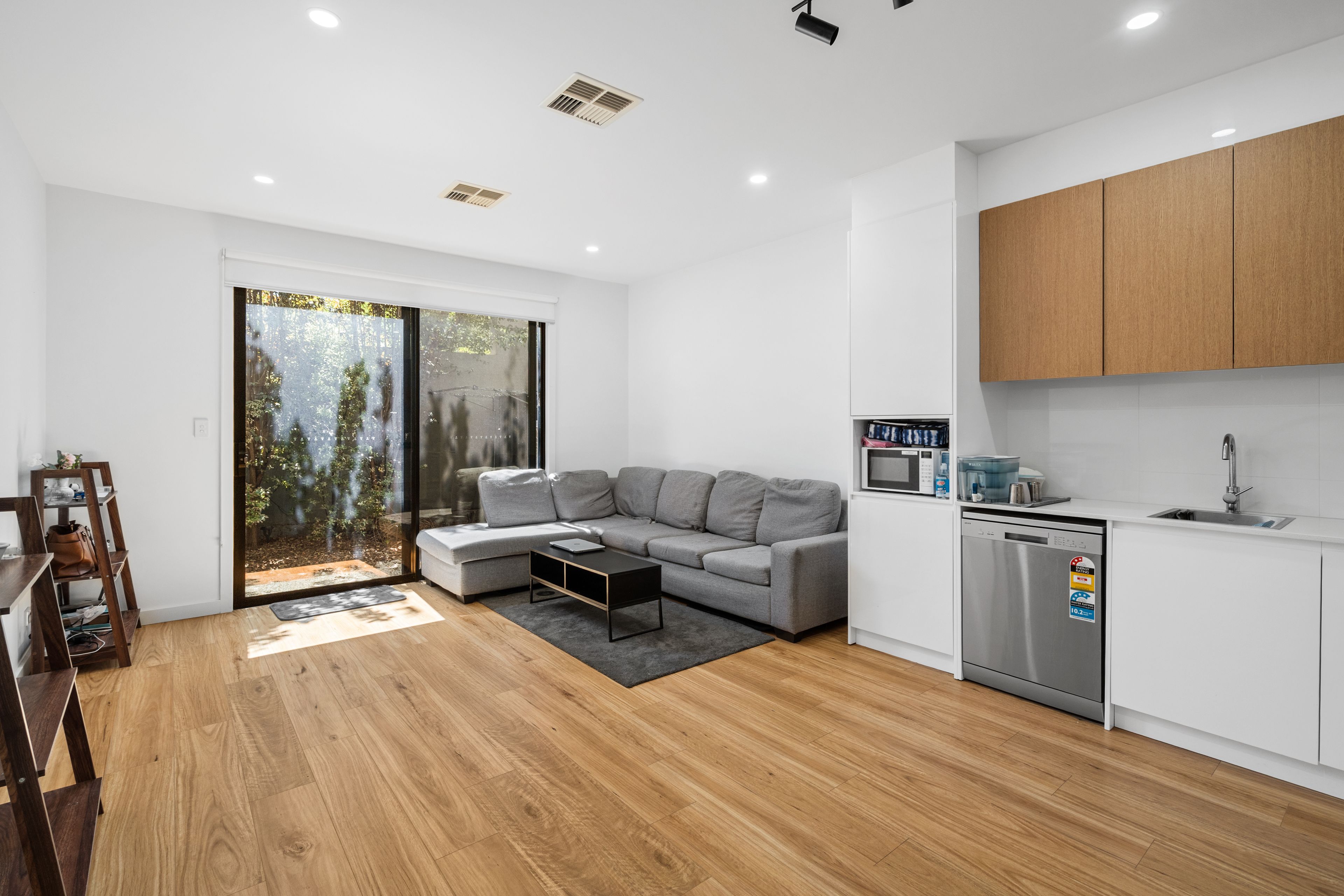 12/126 Johns Road — photo 5 of 10