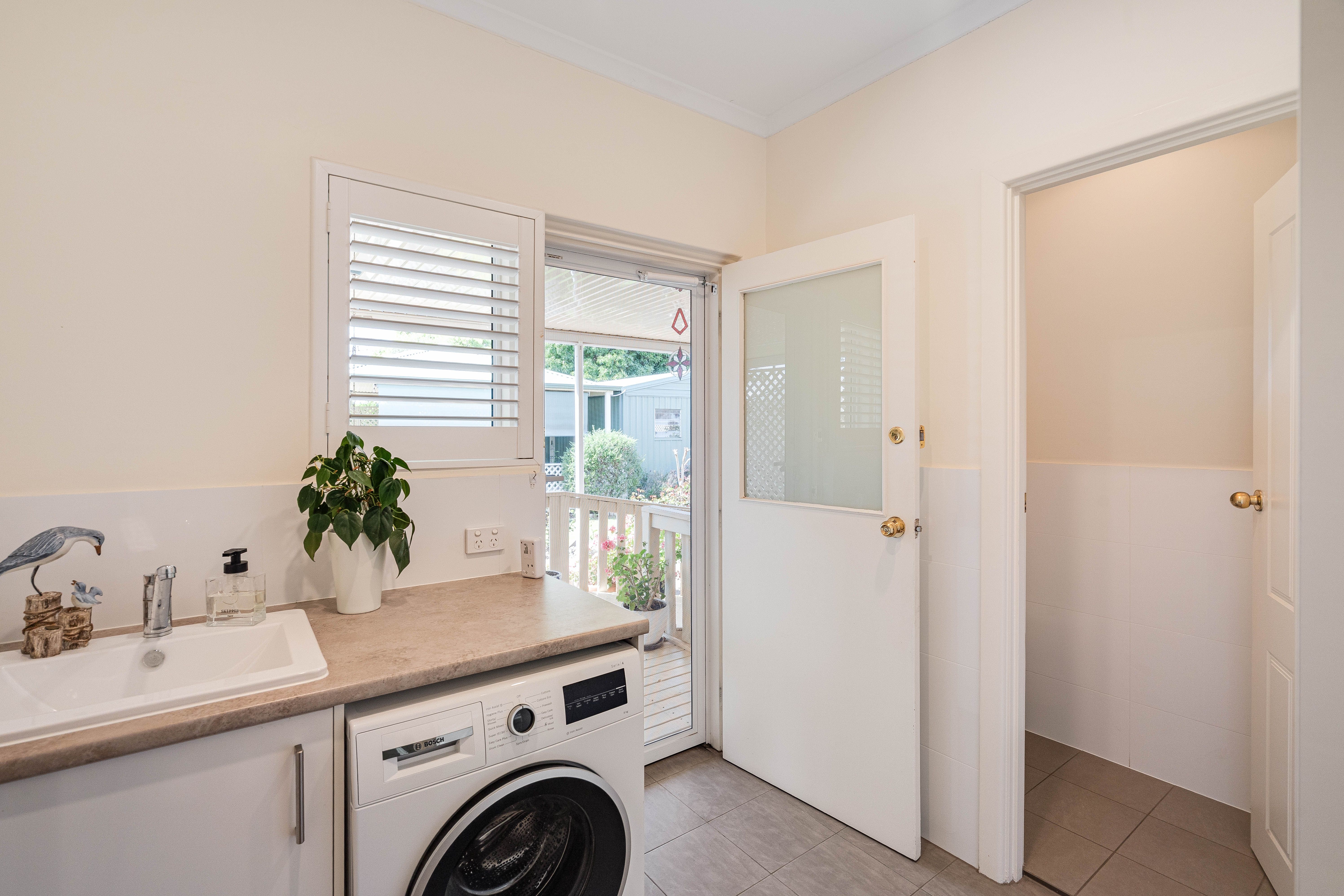 6 Hawkesbury Avenue — photo 17 of 22