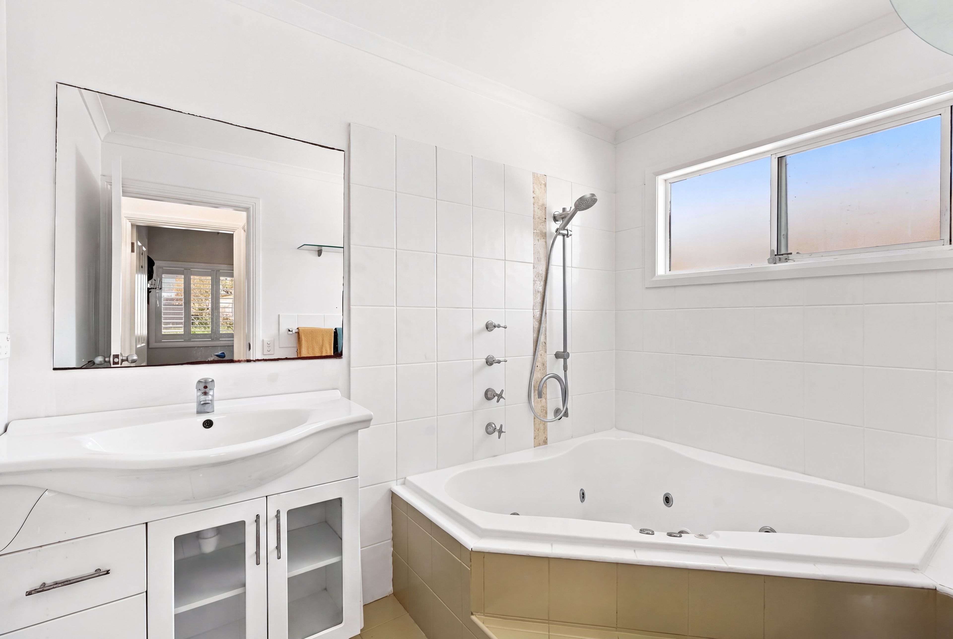 62 Promenade Avenue — photo 9 of 18