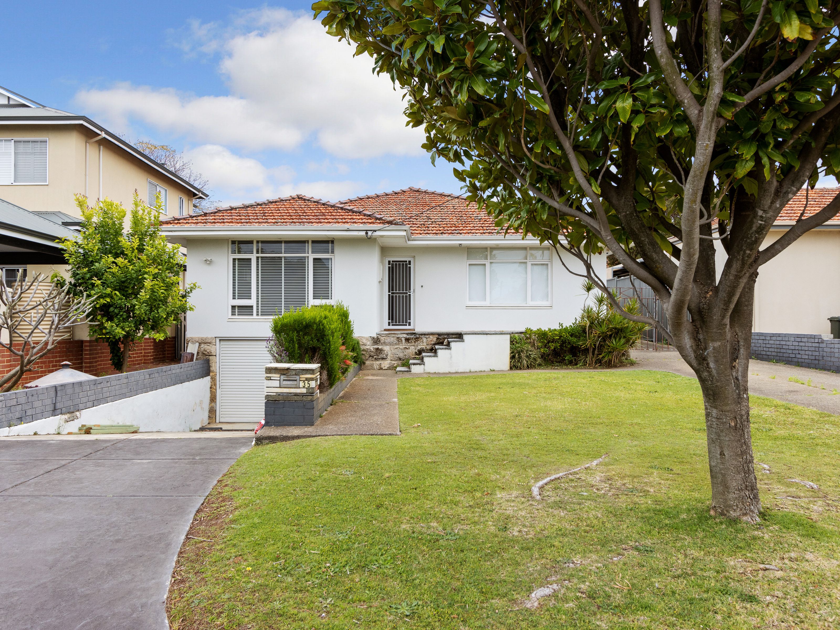 35 Salisbury Street, St James WA 6102