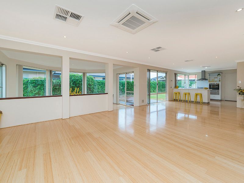 11 Bordeaux Ramble, Port Kennedy, WA 6172